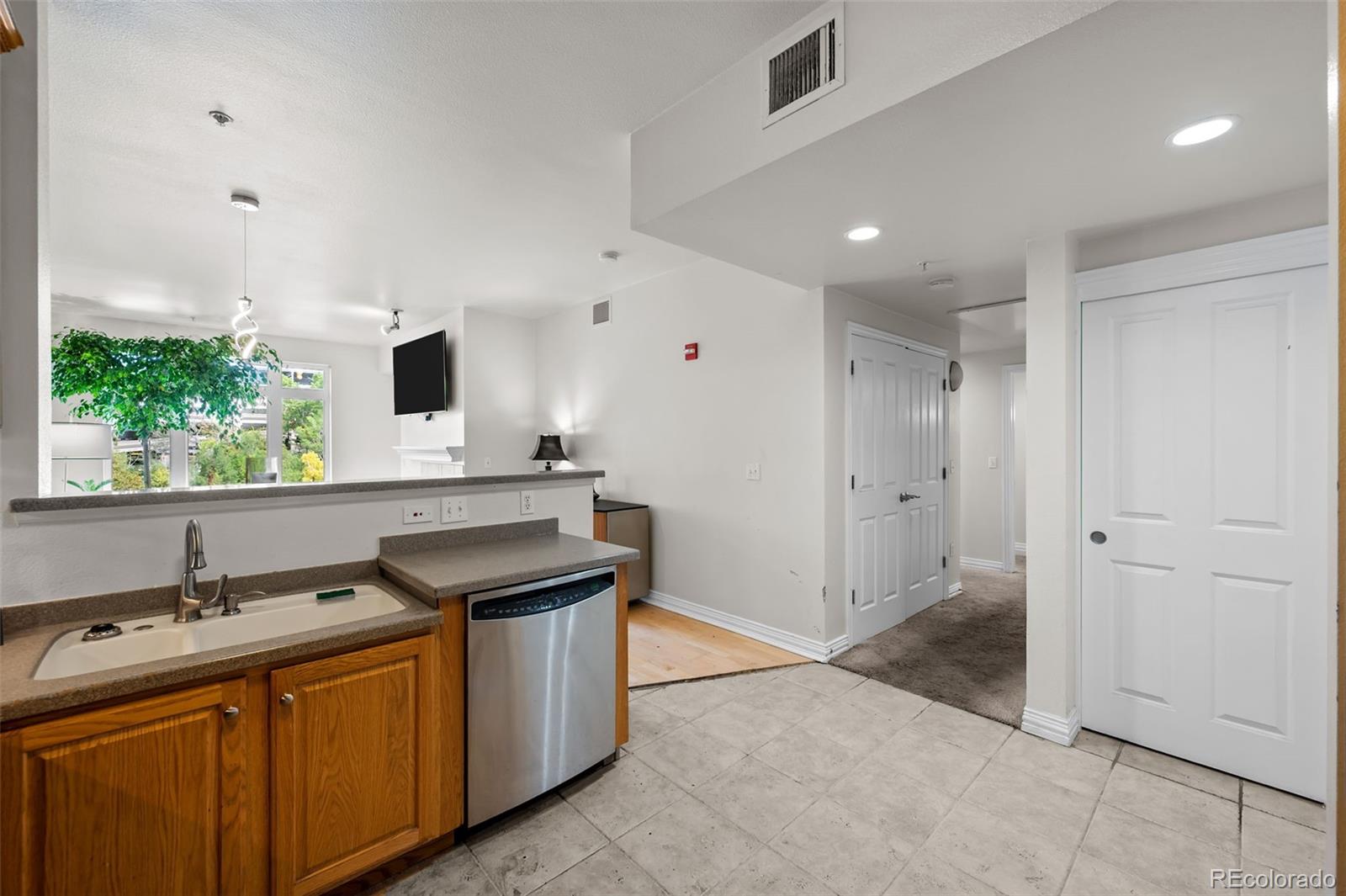 2700 E Cherry Creek South Drive Unit: 208
