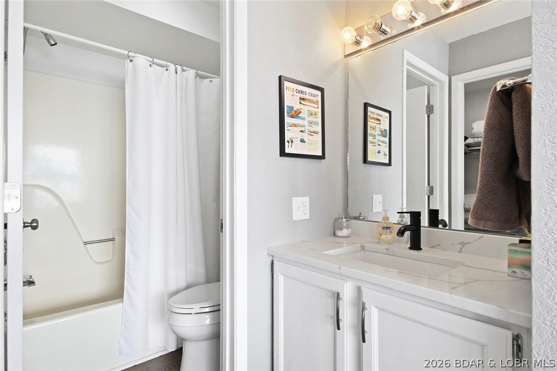 2500 Bay Point Drive 724