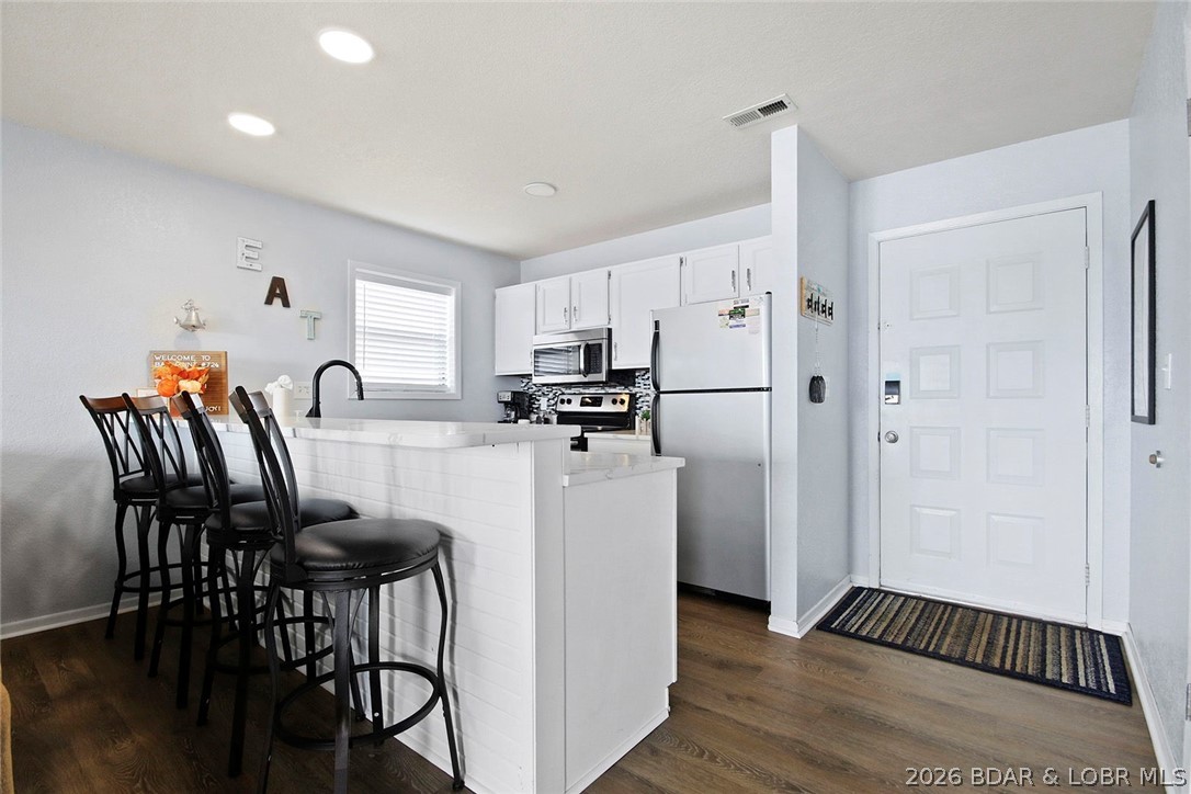 2500 Bay Point Drive 724