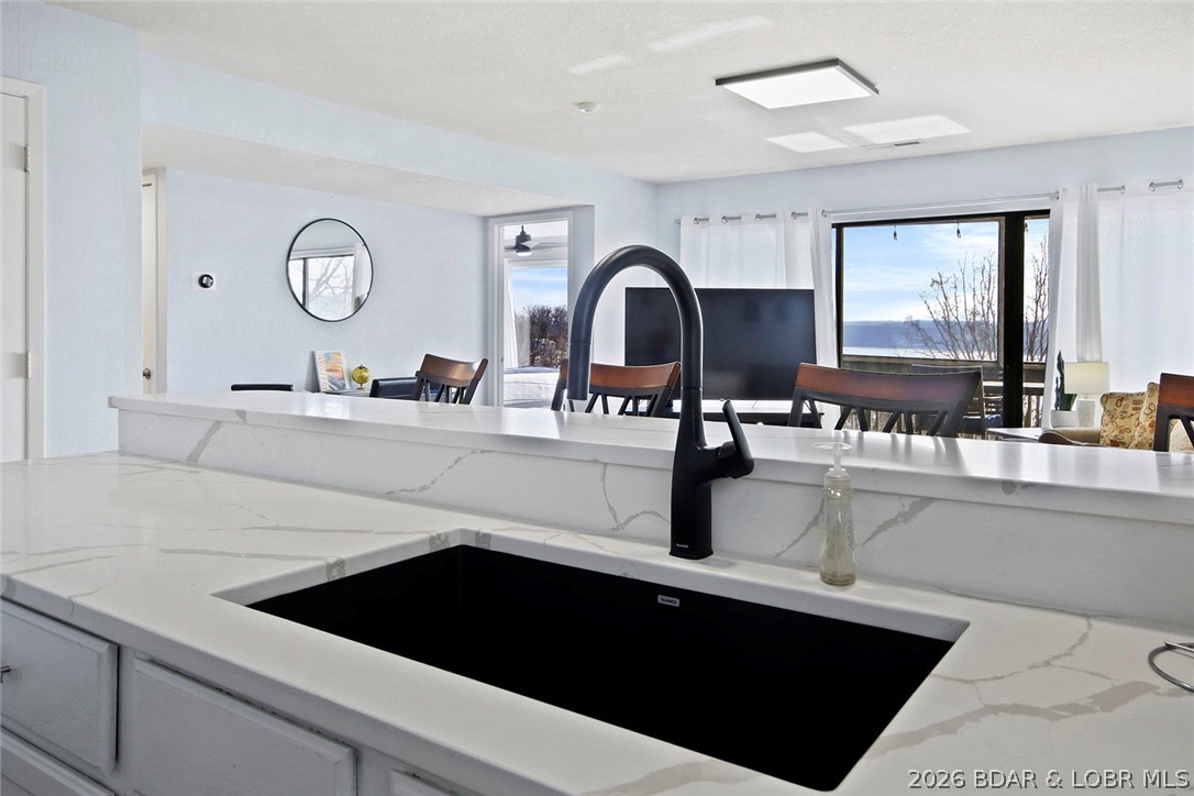 2500 Bay Point Drive 724