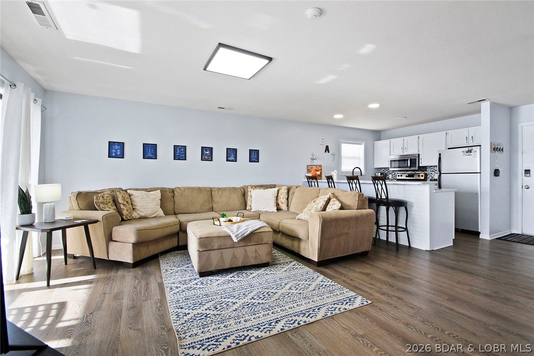 2500 Bay Point Drive 724