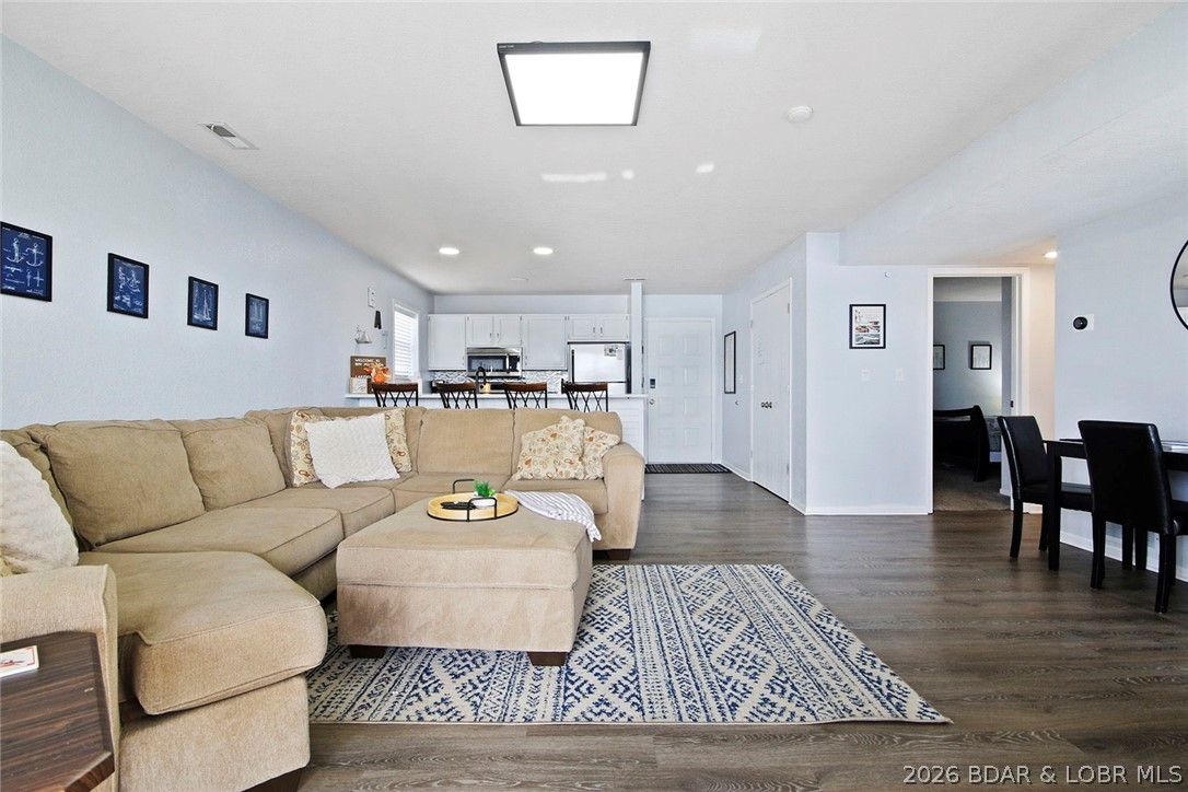 2500 Bay Point Drive 724