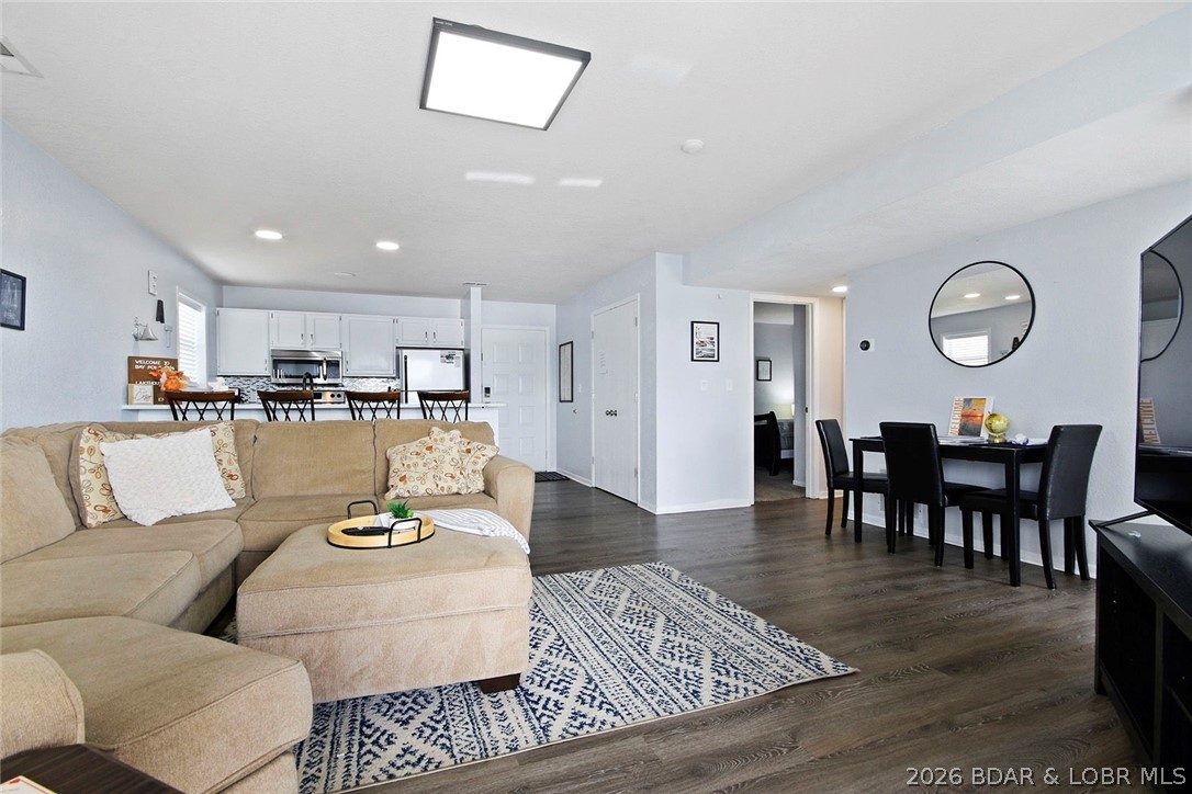 2500 Bay Point Drive 724