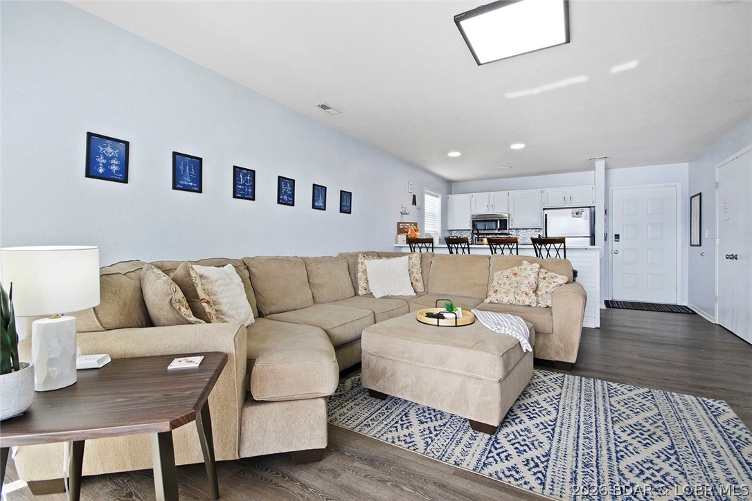 2500 Bay Point Drive 724