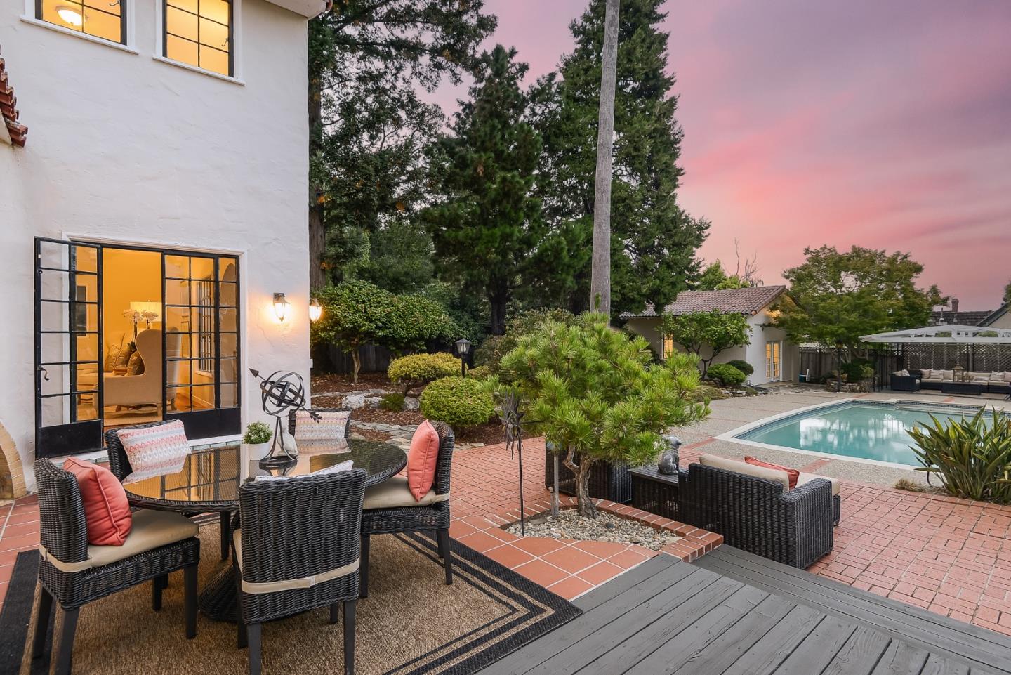 125 Alturas DR