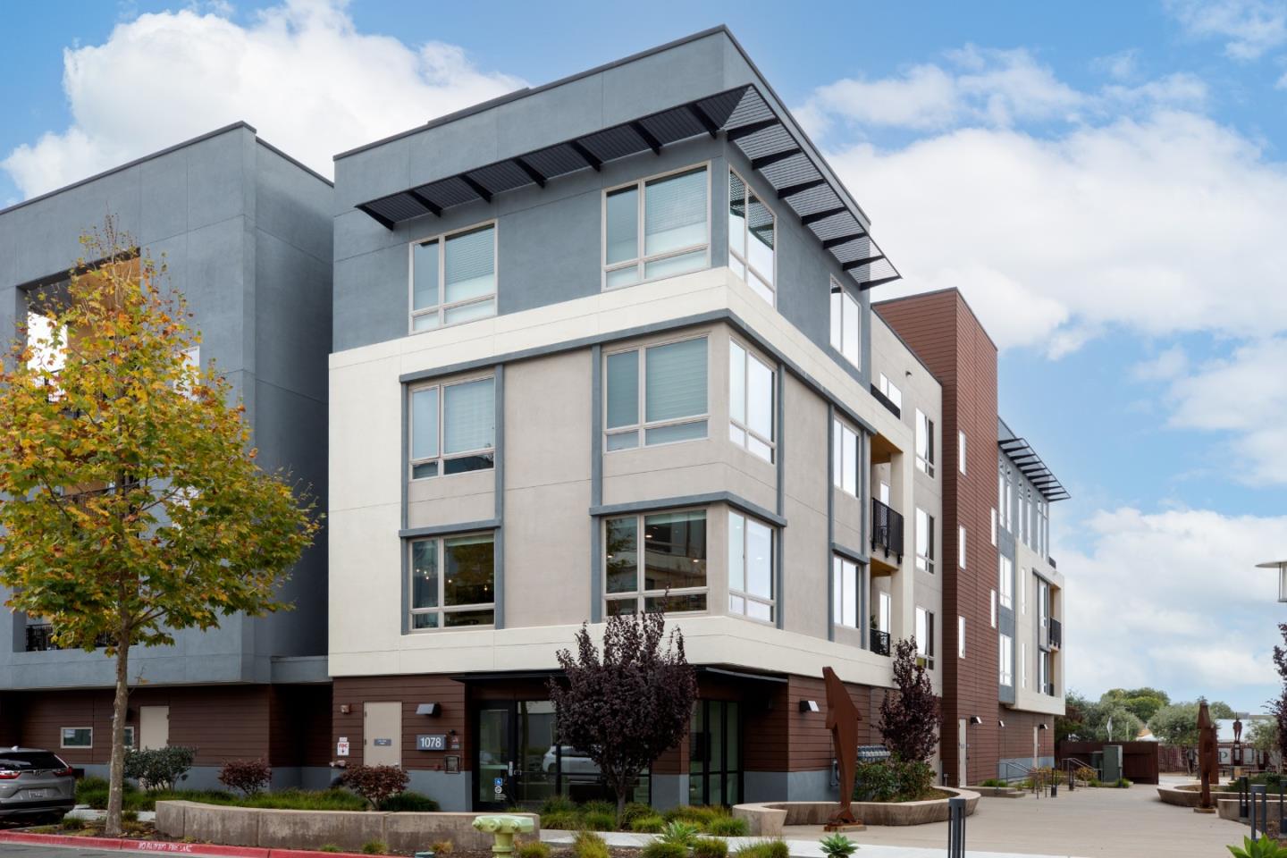 1078 Foster Square LN 201