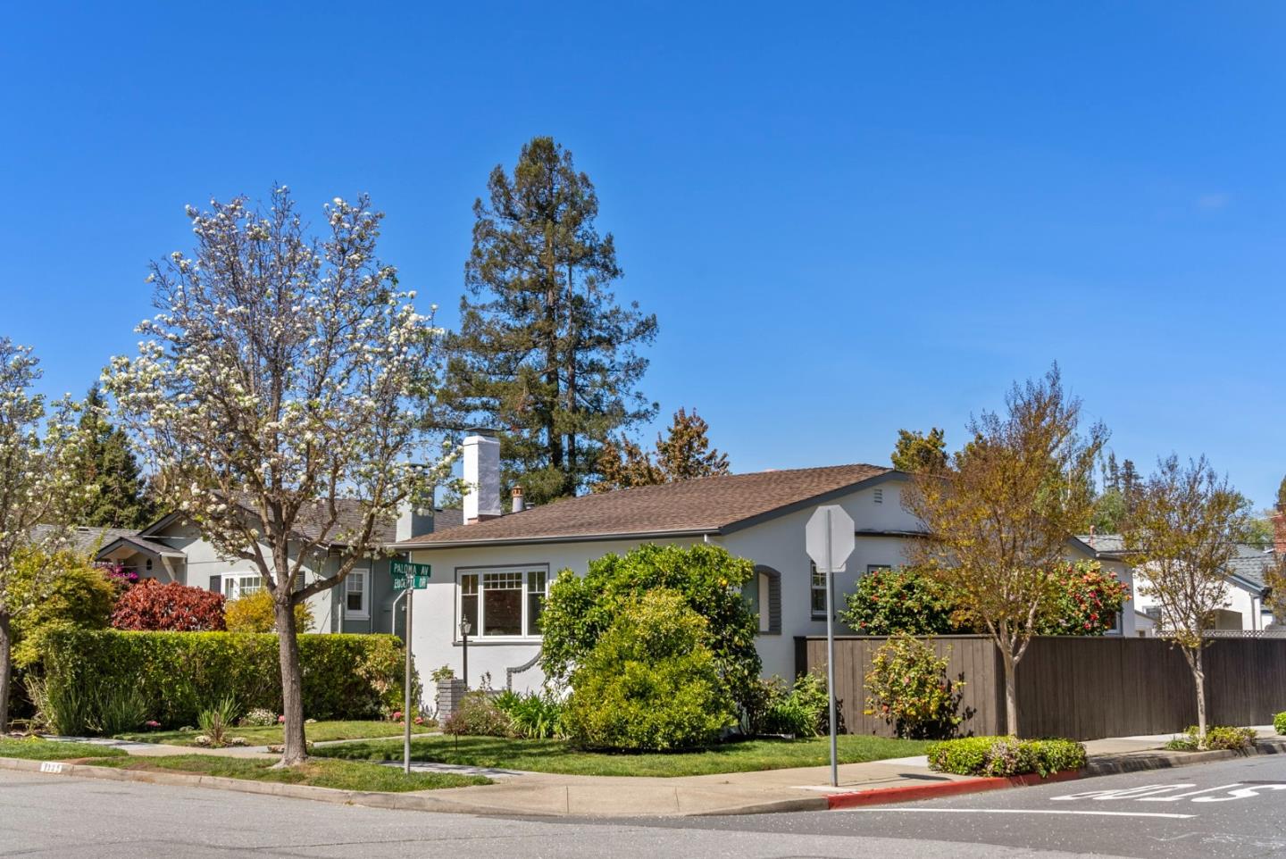 1332 Edgehill DR