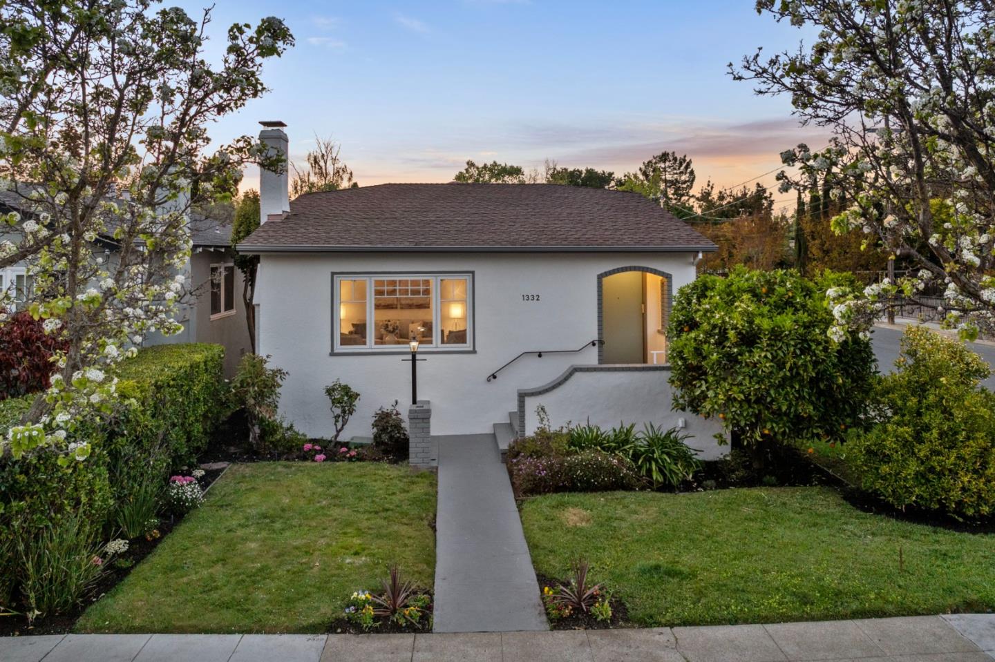 1332 Edgehill DR