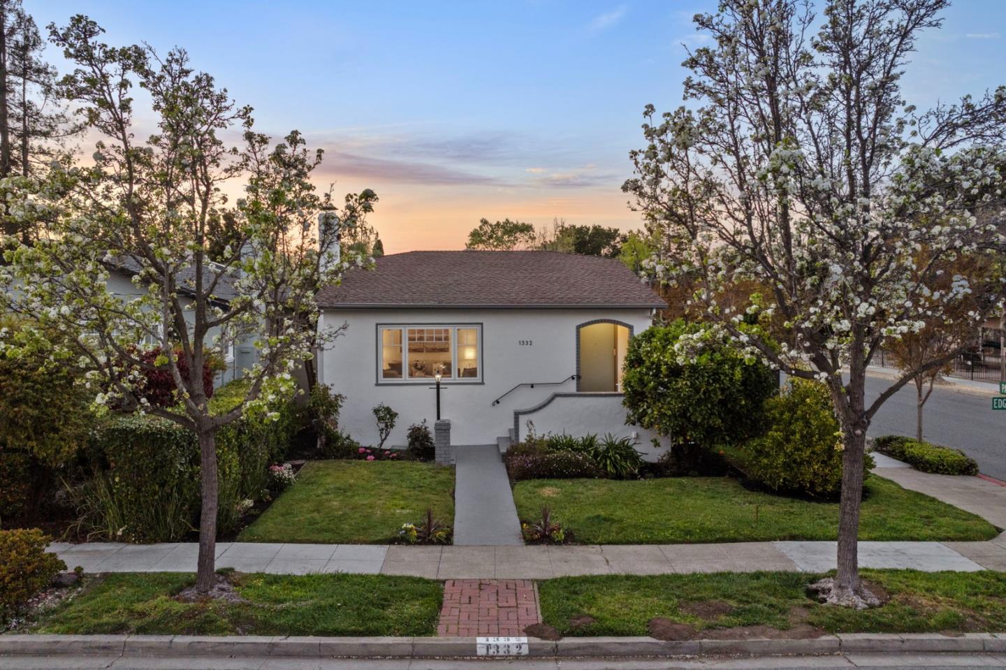 1332 Edgehill DR