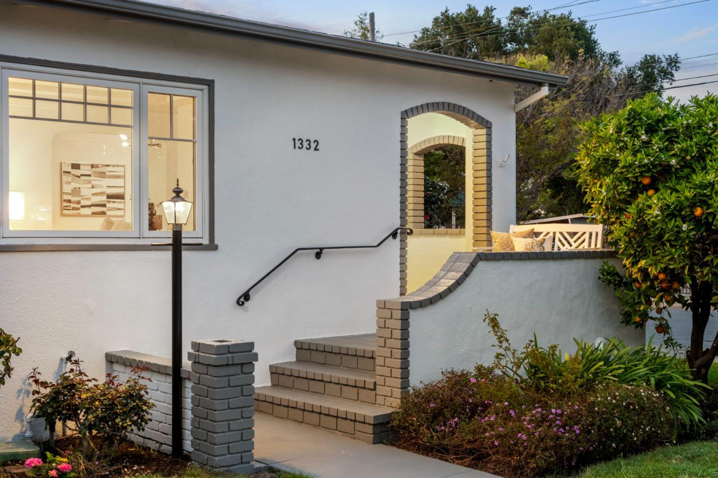1332 Edgehill DR