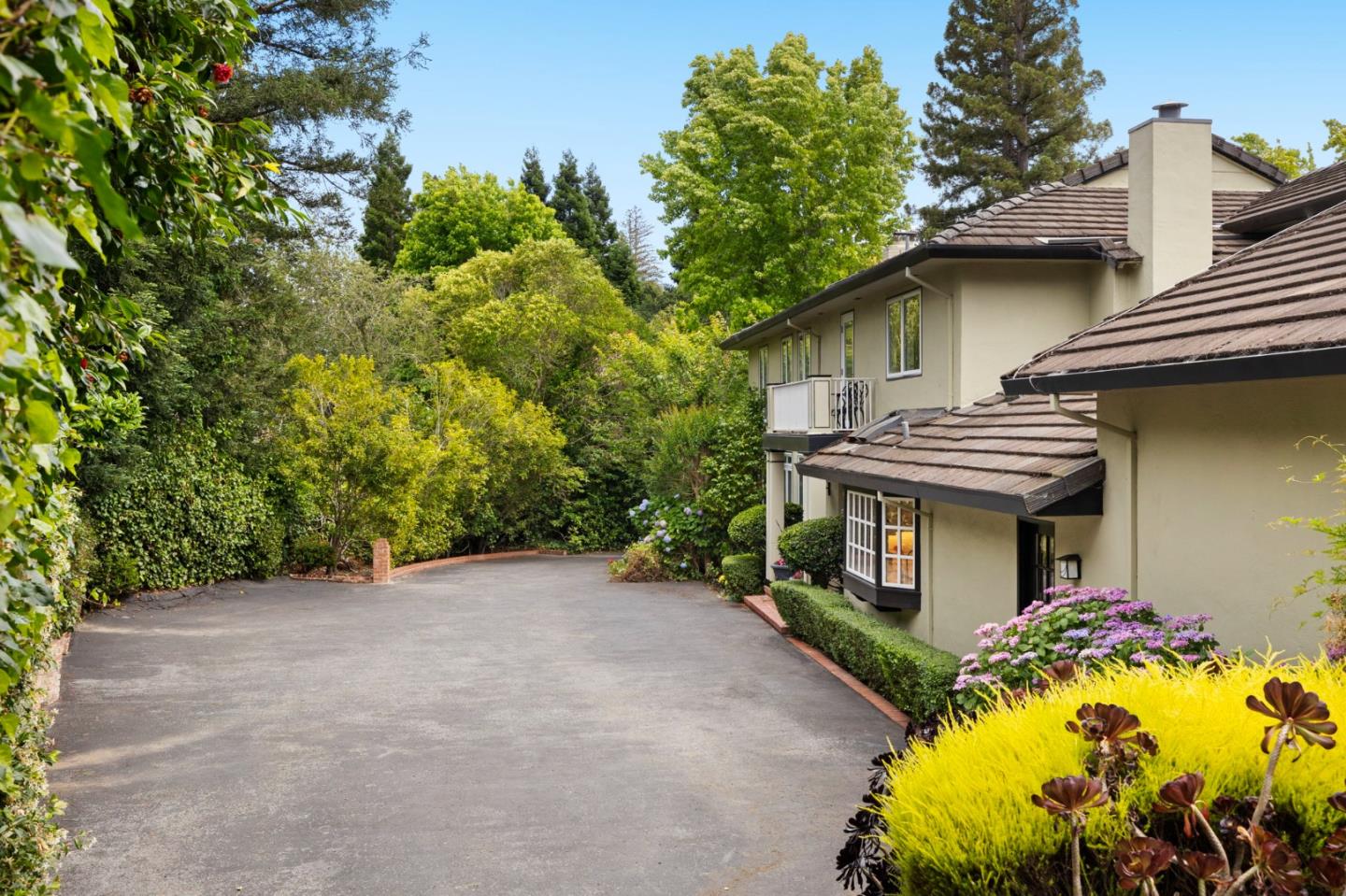 452 Roblar Avenue