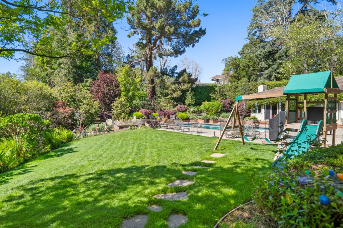 452 Roblar Avenue