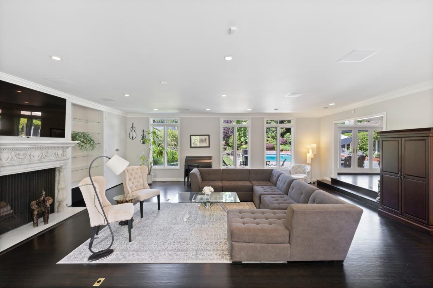 452 Roblar Avenue