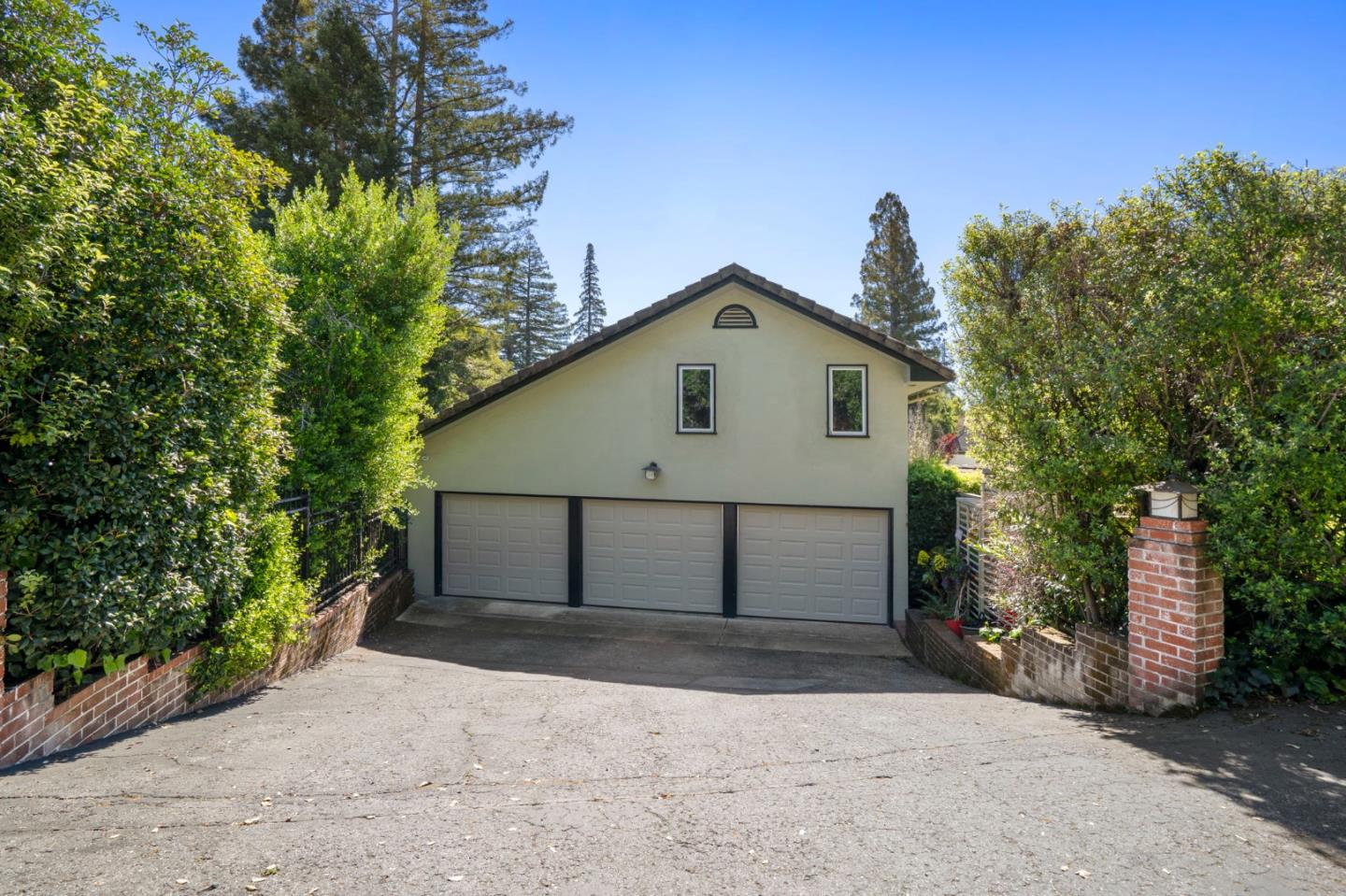452 Roblar Avenue