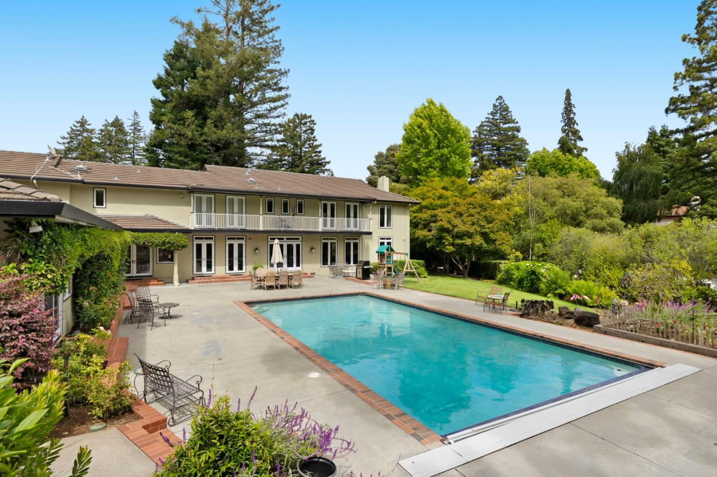 452 Roblar Avenue