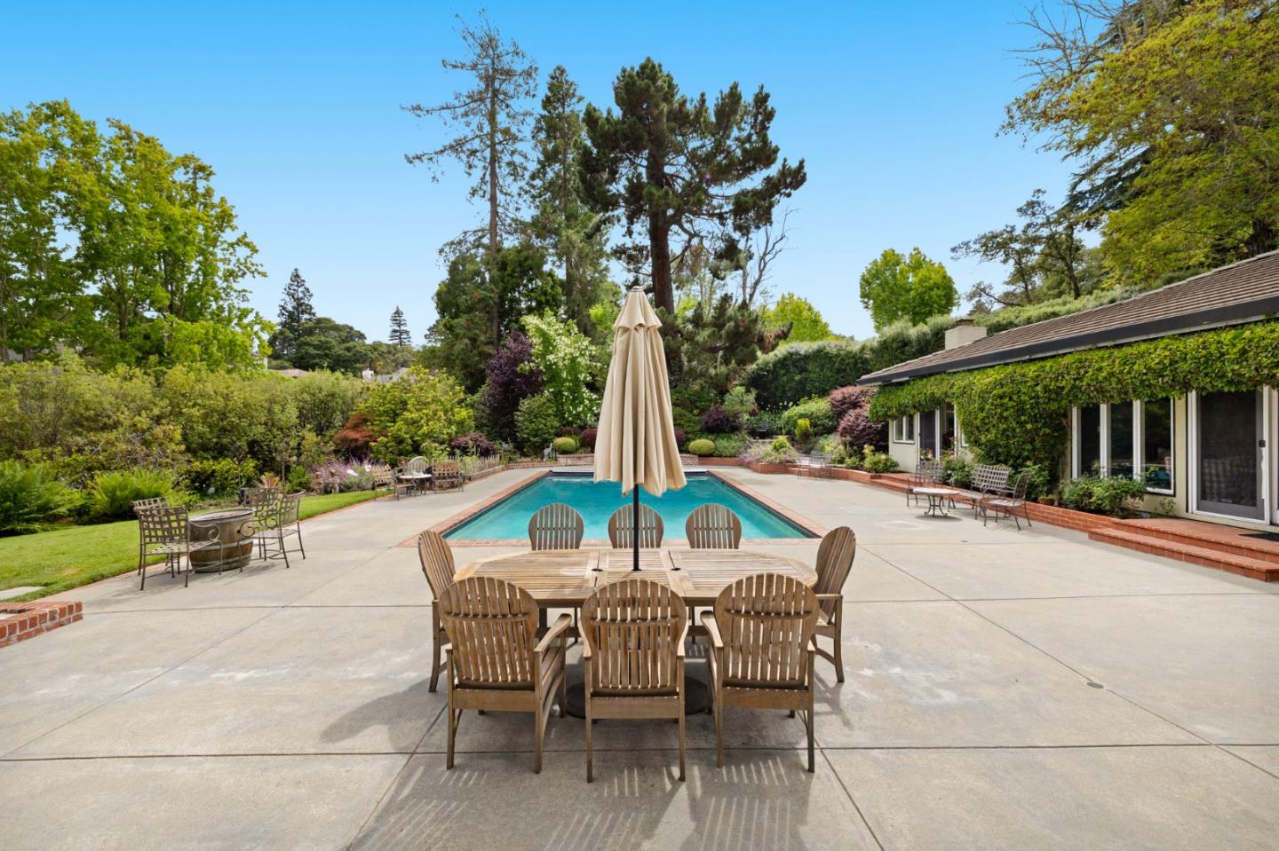 452 Roblar Avenue