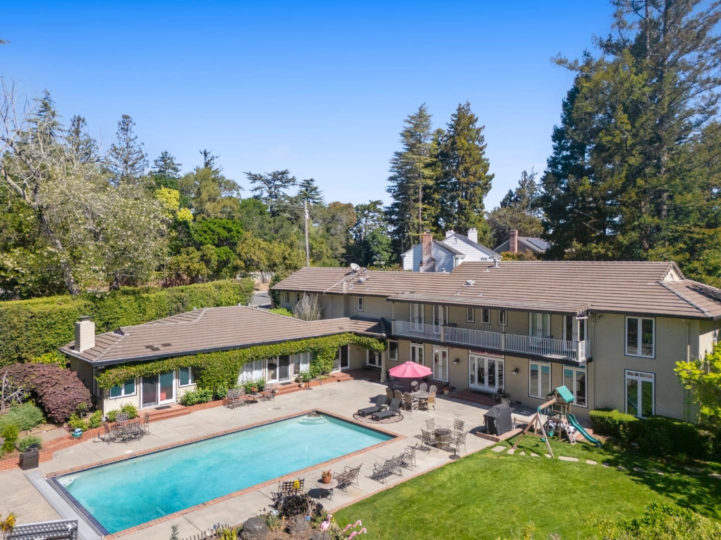 452 Roblar Avenue