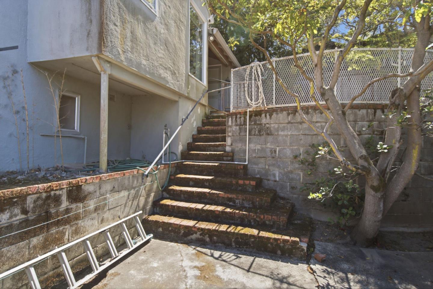 720 Hacienda WAY