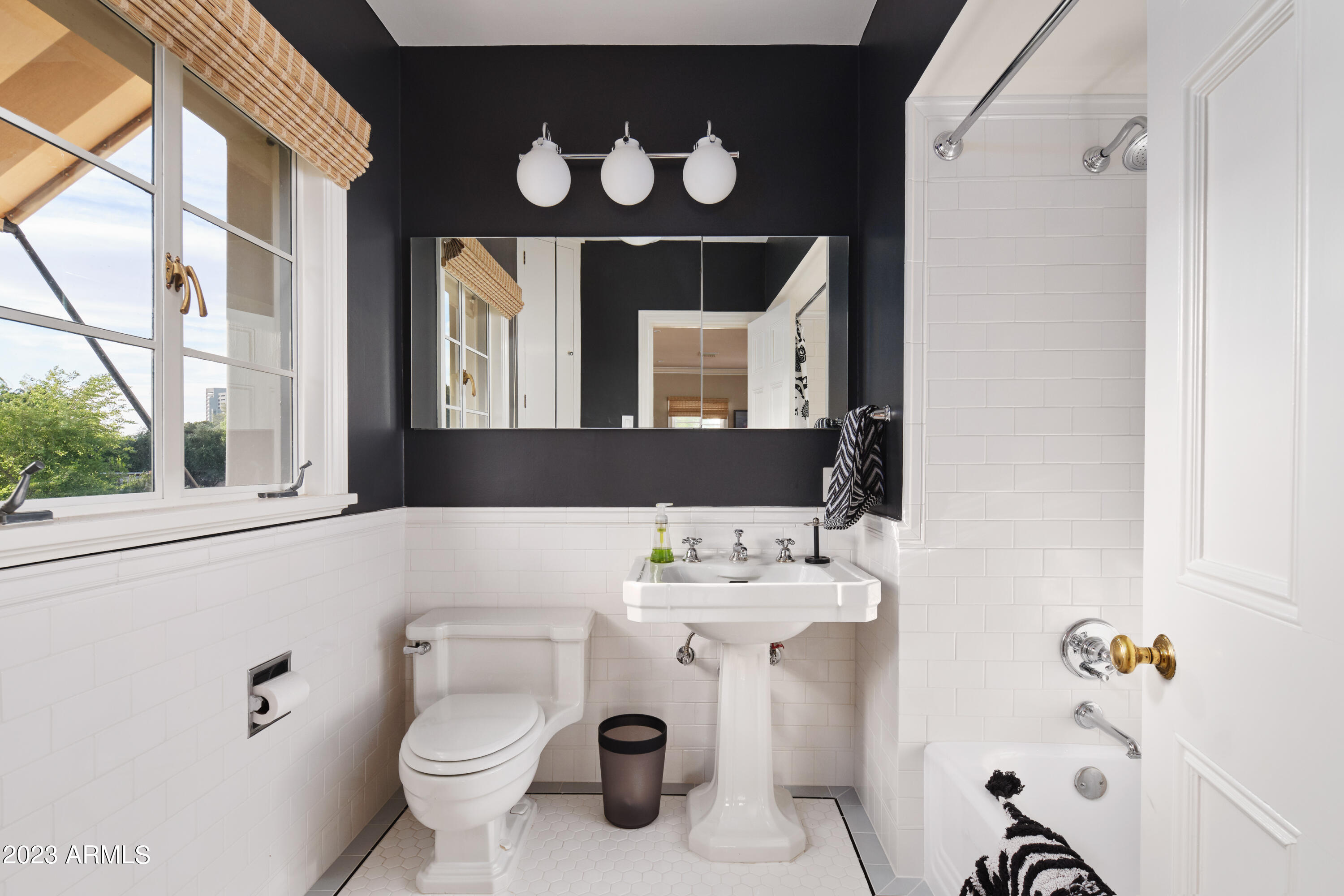 3007 N Manor Drive W