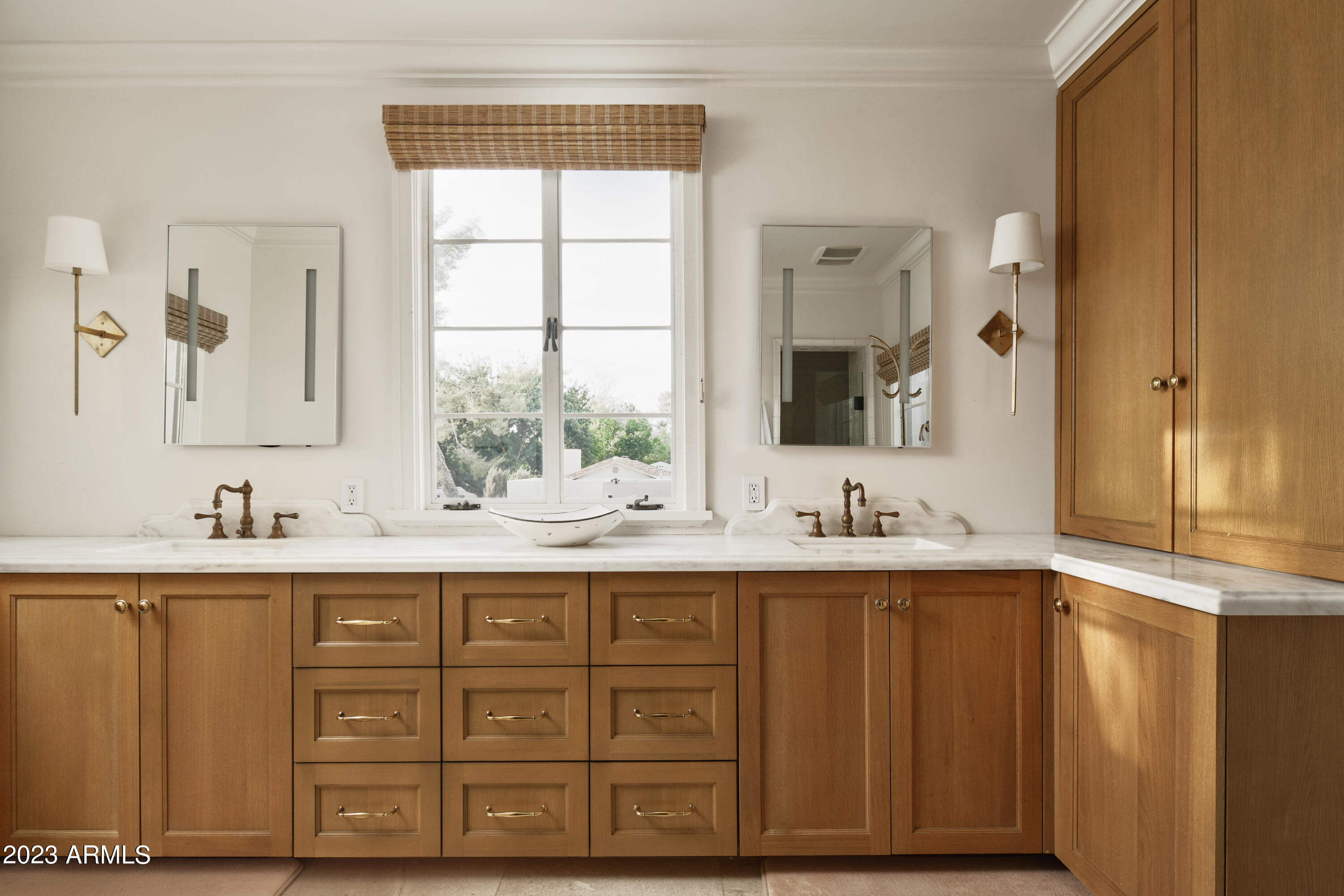 3007 N Manor Drive W