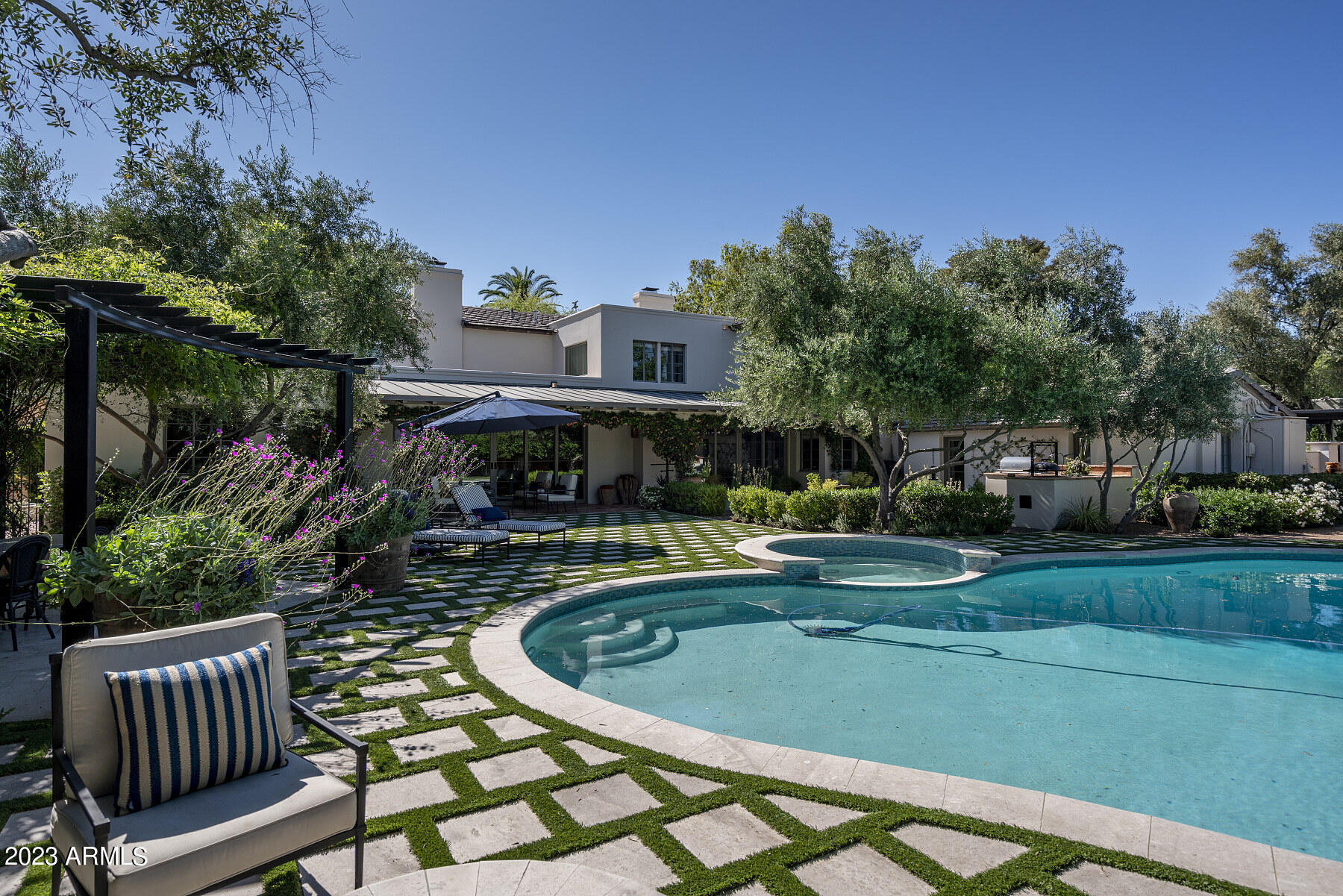 3007 N Manor Drive W