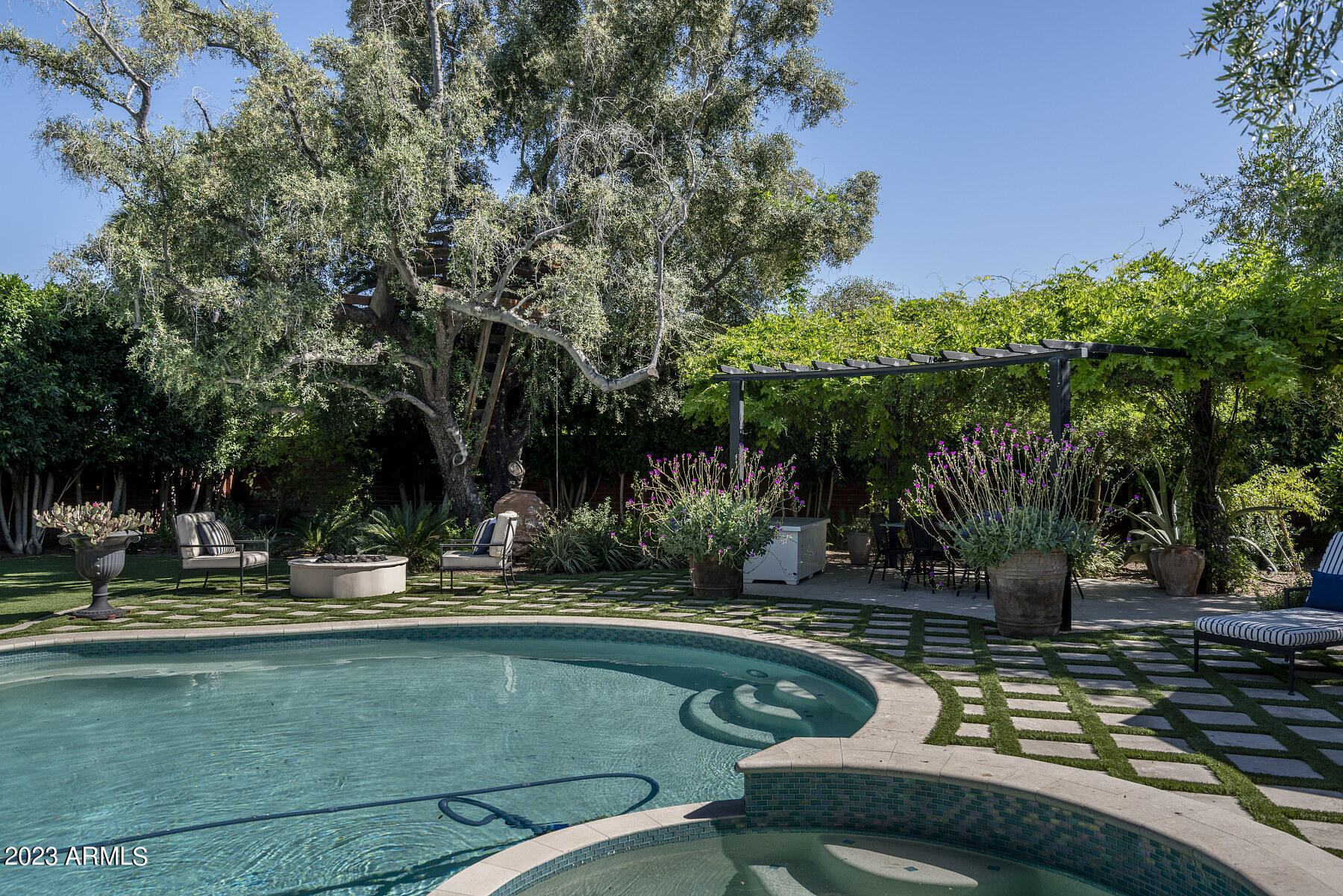 3007 N Manor Drive W