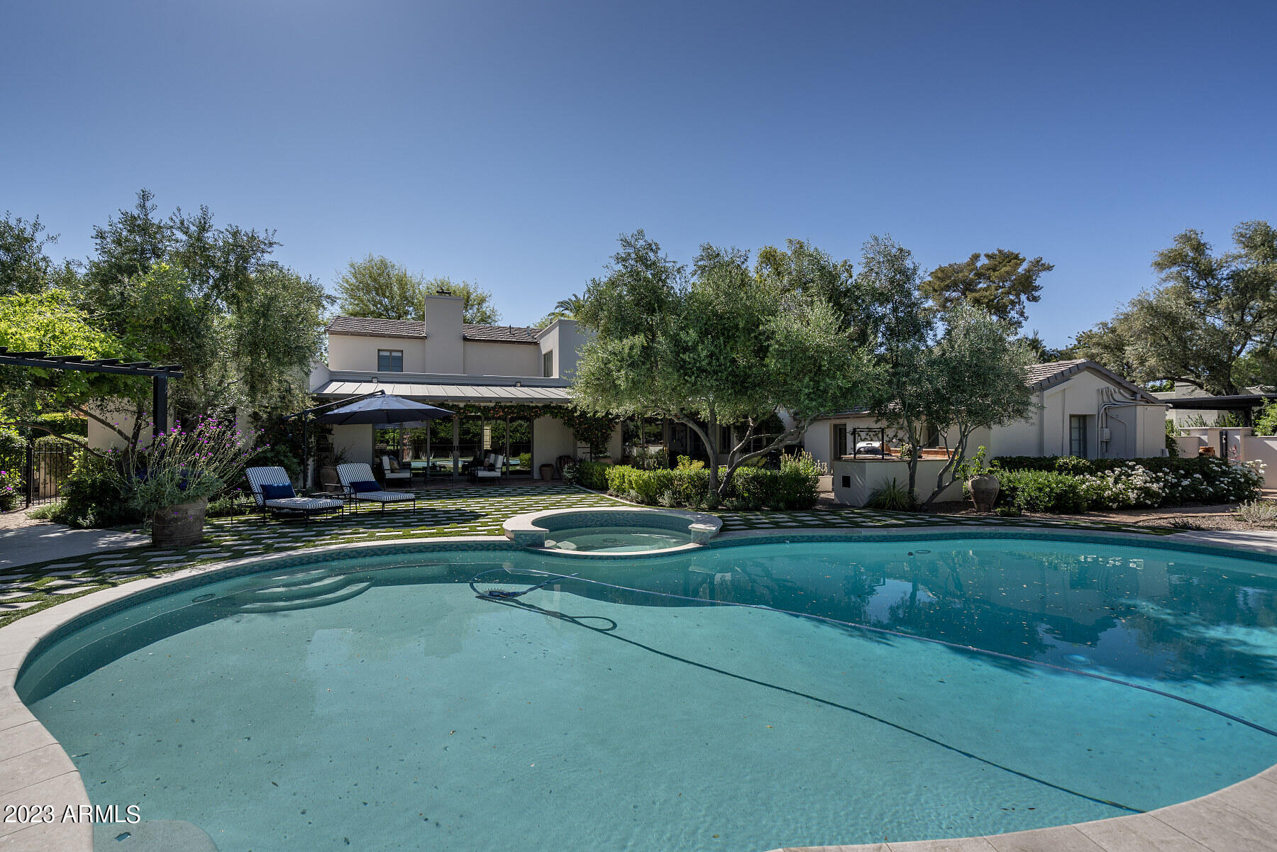 3007 N Manor Drive W