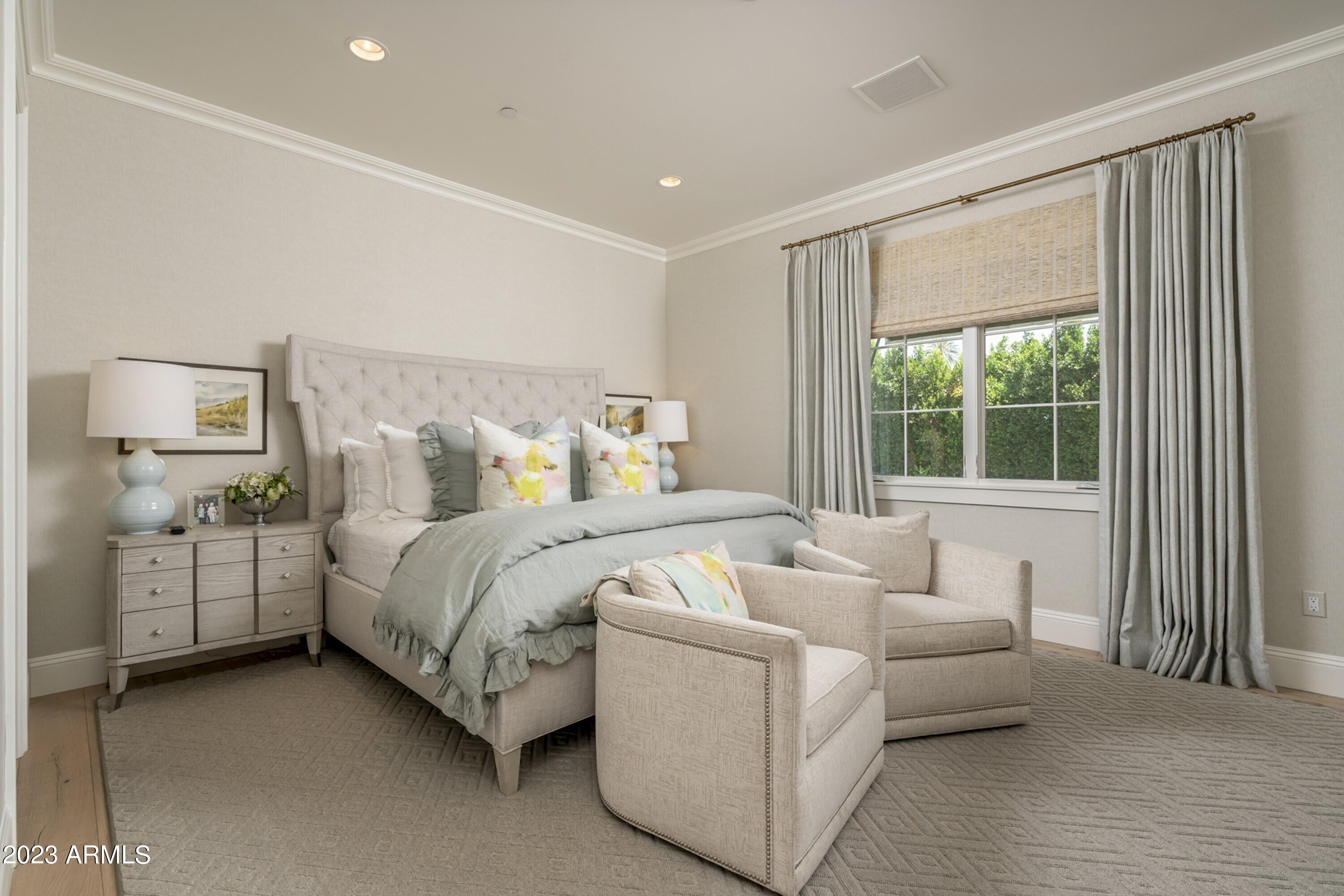 4615 N ROYAL PALM Circle