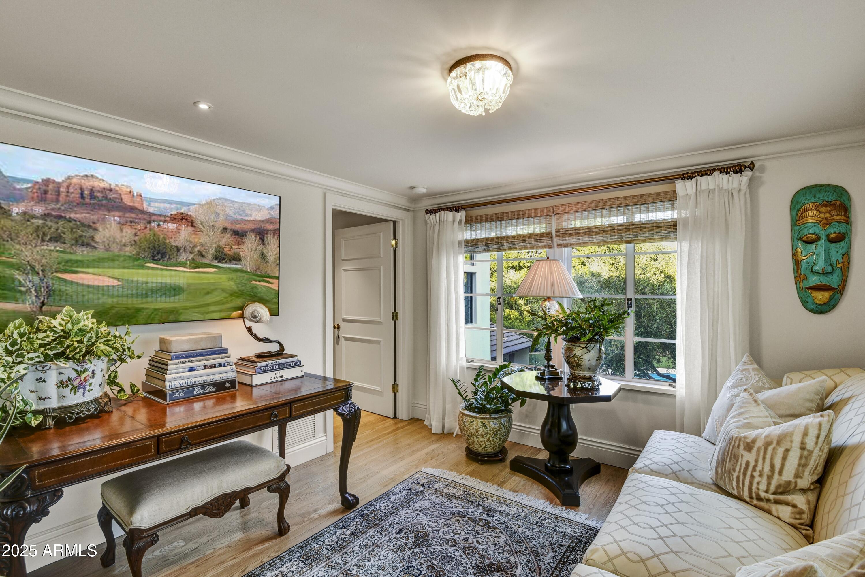 3007 N MANOR Drive W