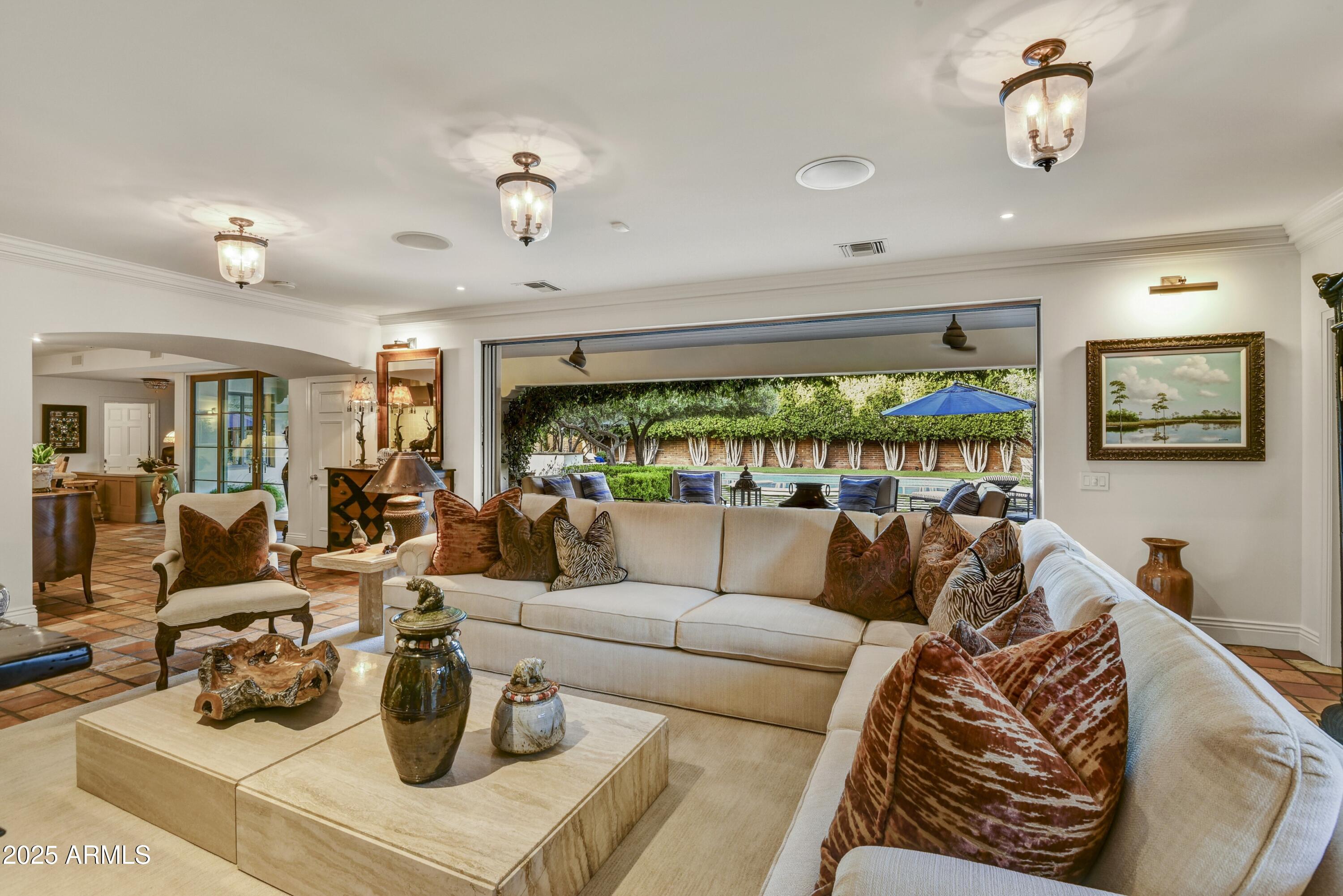 3007 N MANOR Drive W