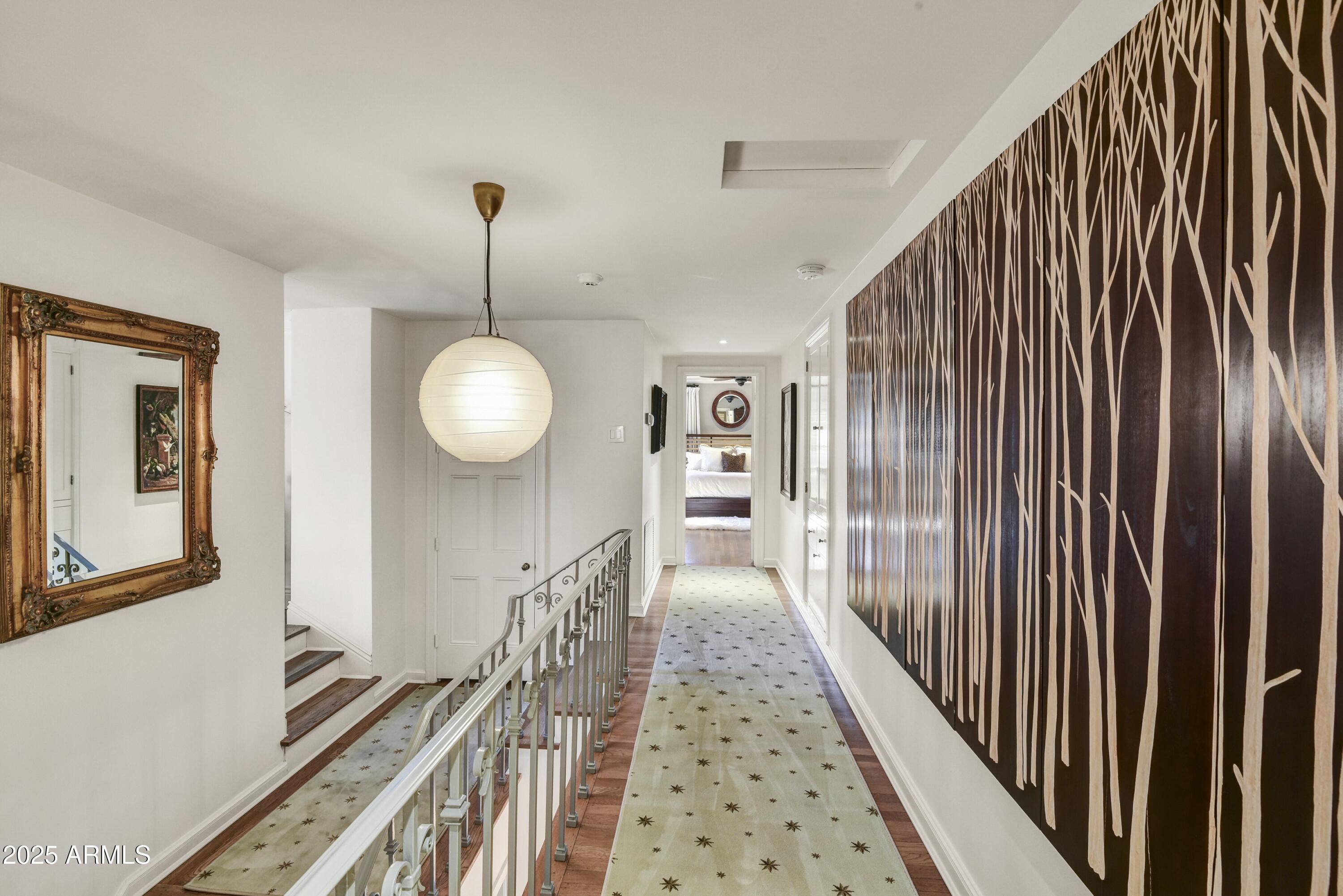 3007 N MANOR Drive W