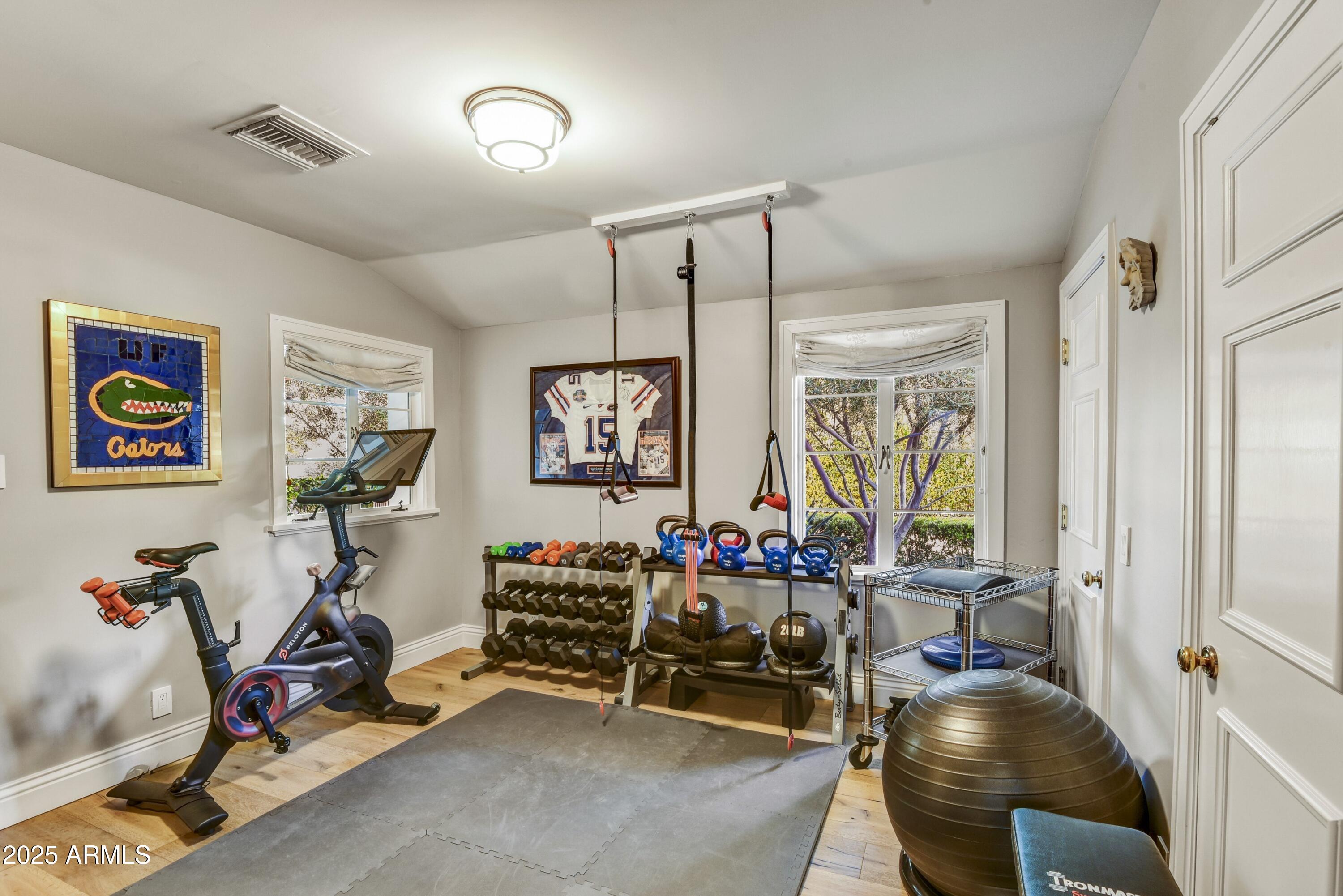 3007 N MANOR Drive W