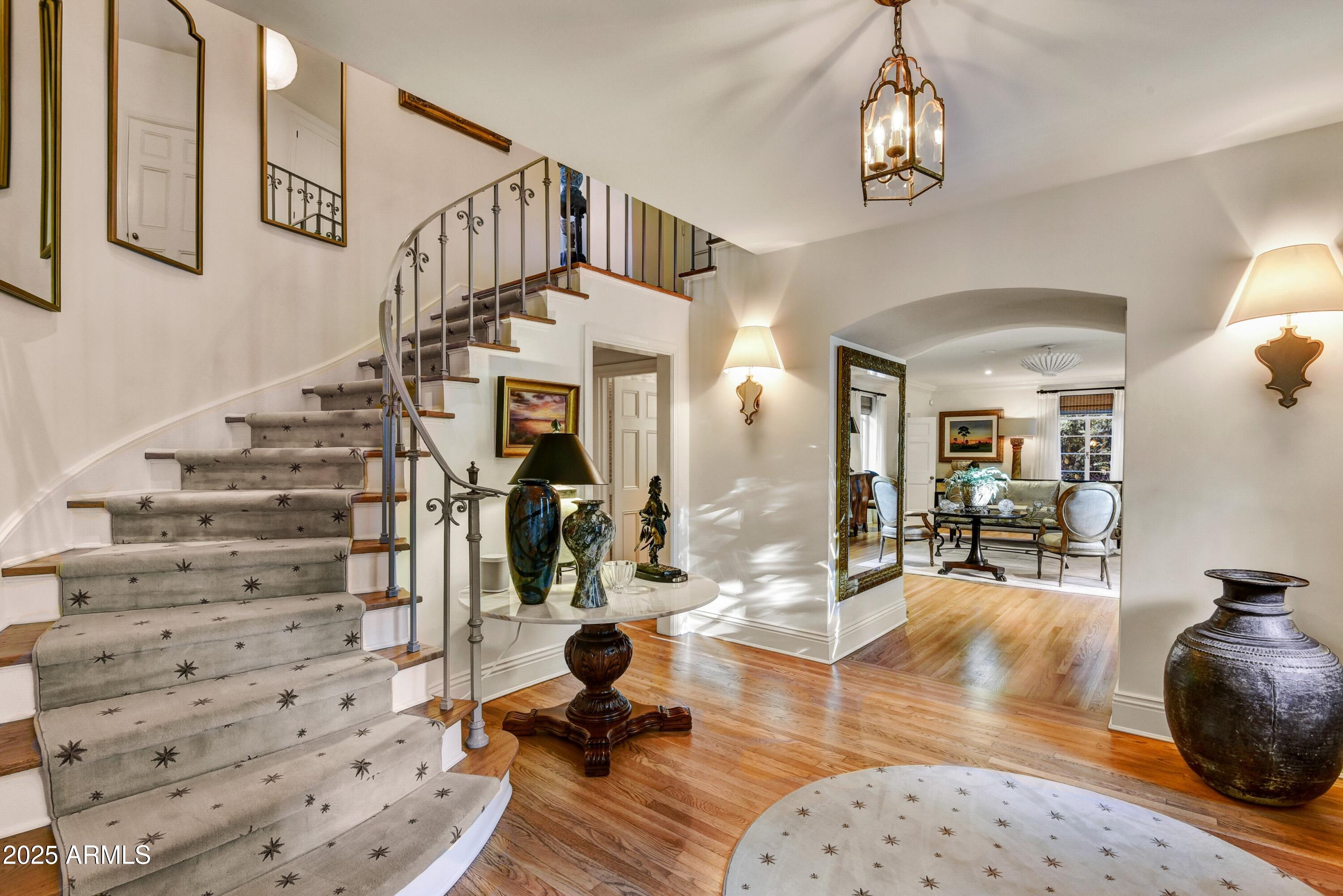 3007 N MANOR Drive W