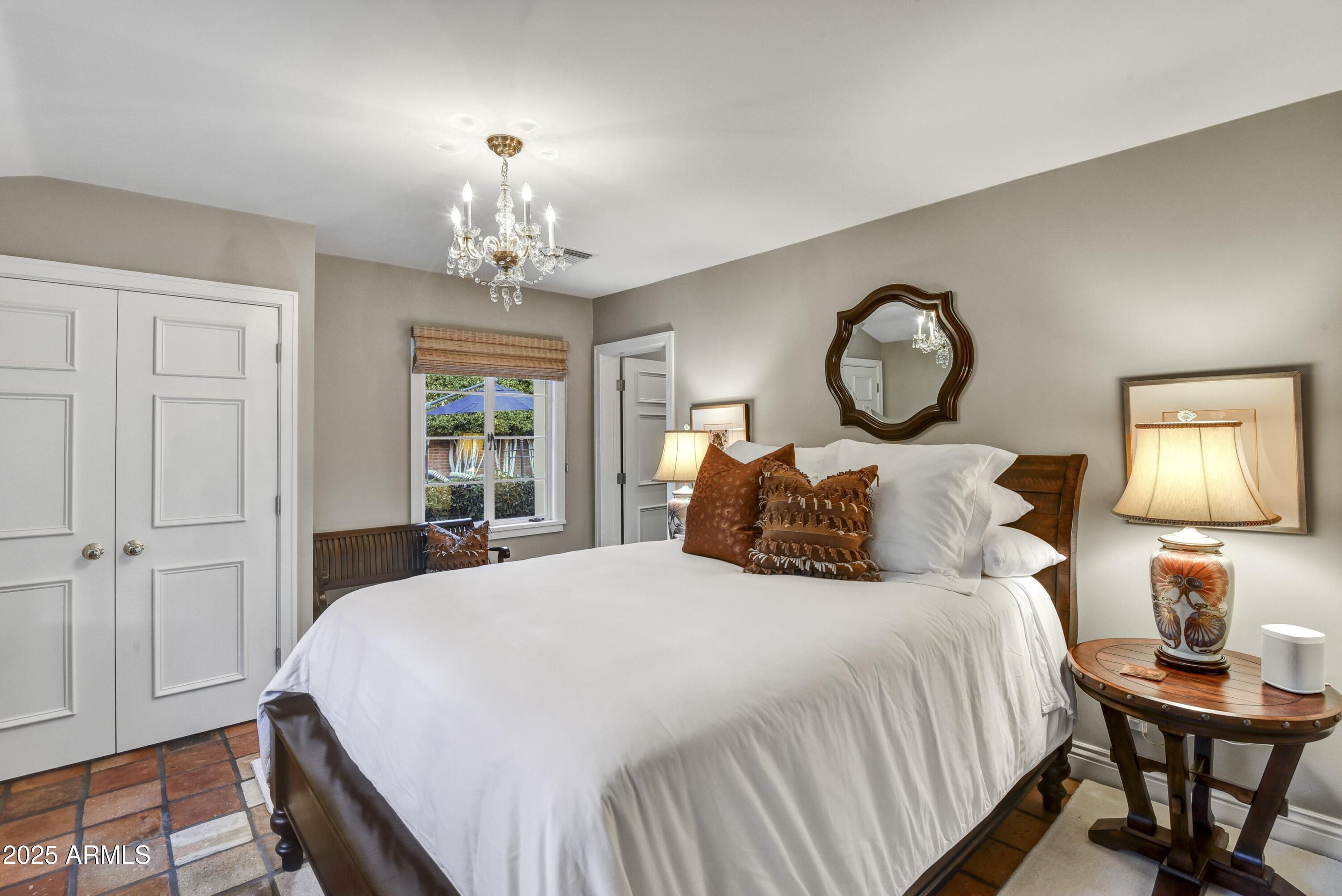 3007 N MANOR Drive W