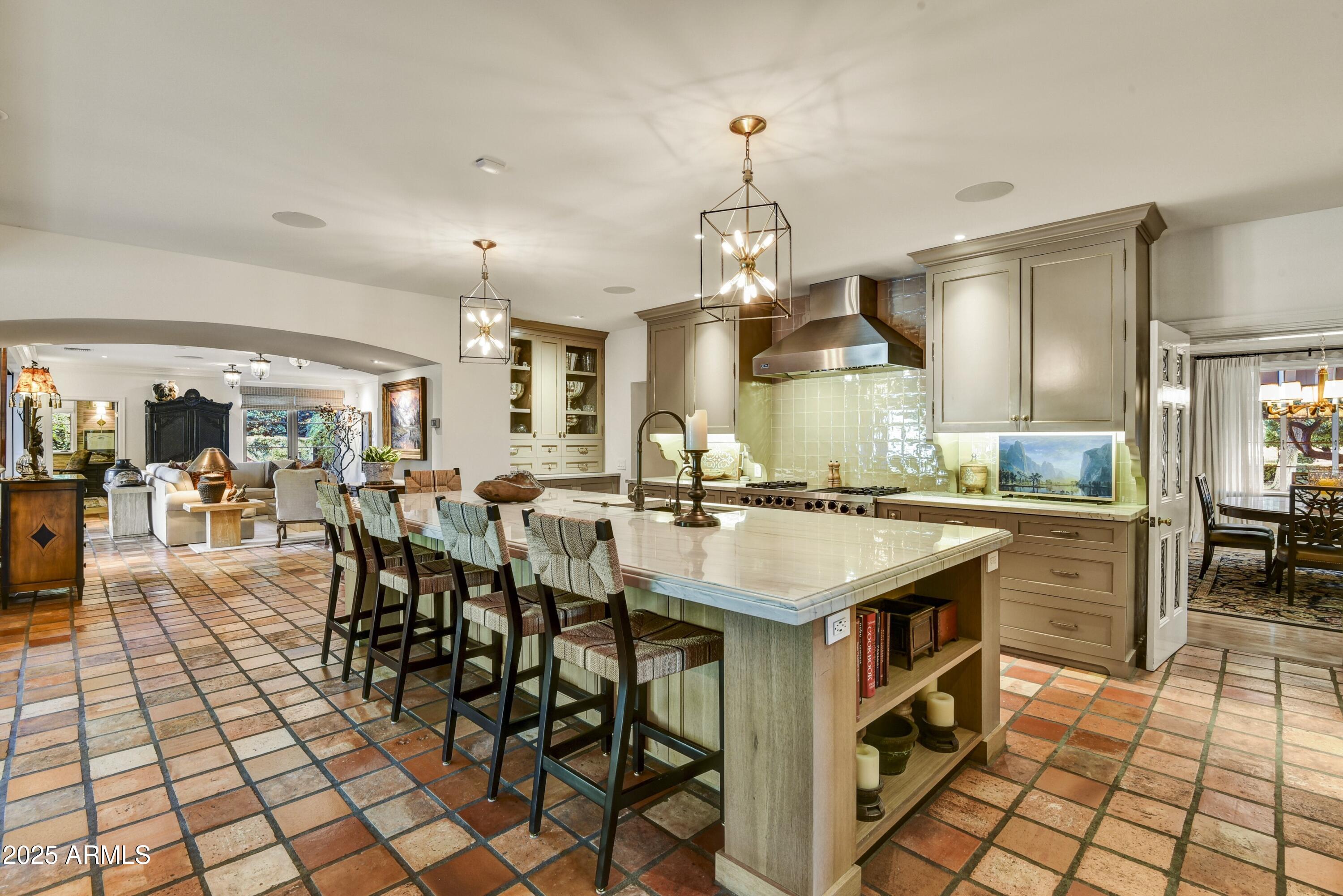 3007 N MANOR Drive W