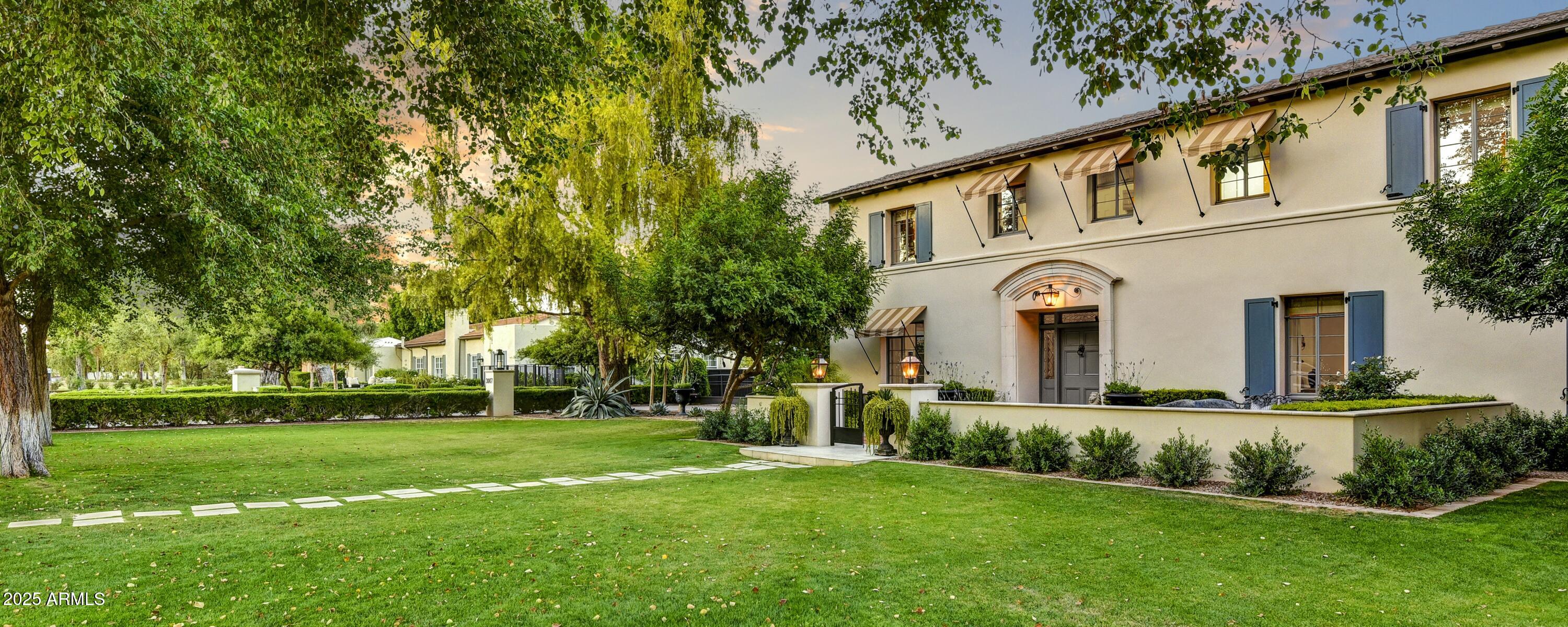 3007 N MANOR Drive W