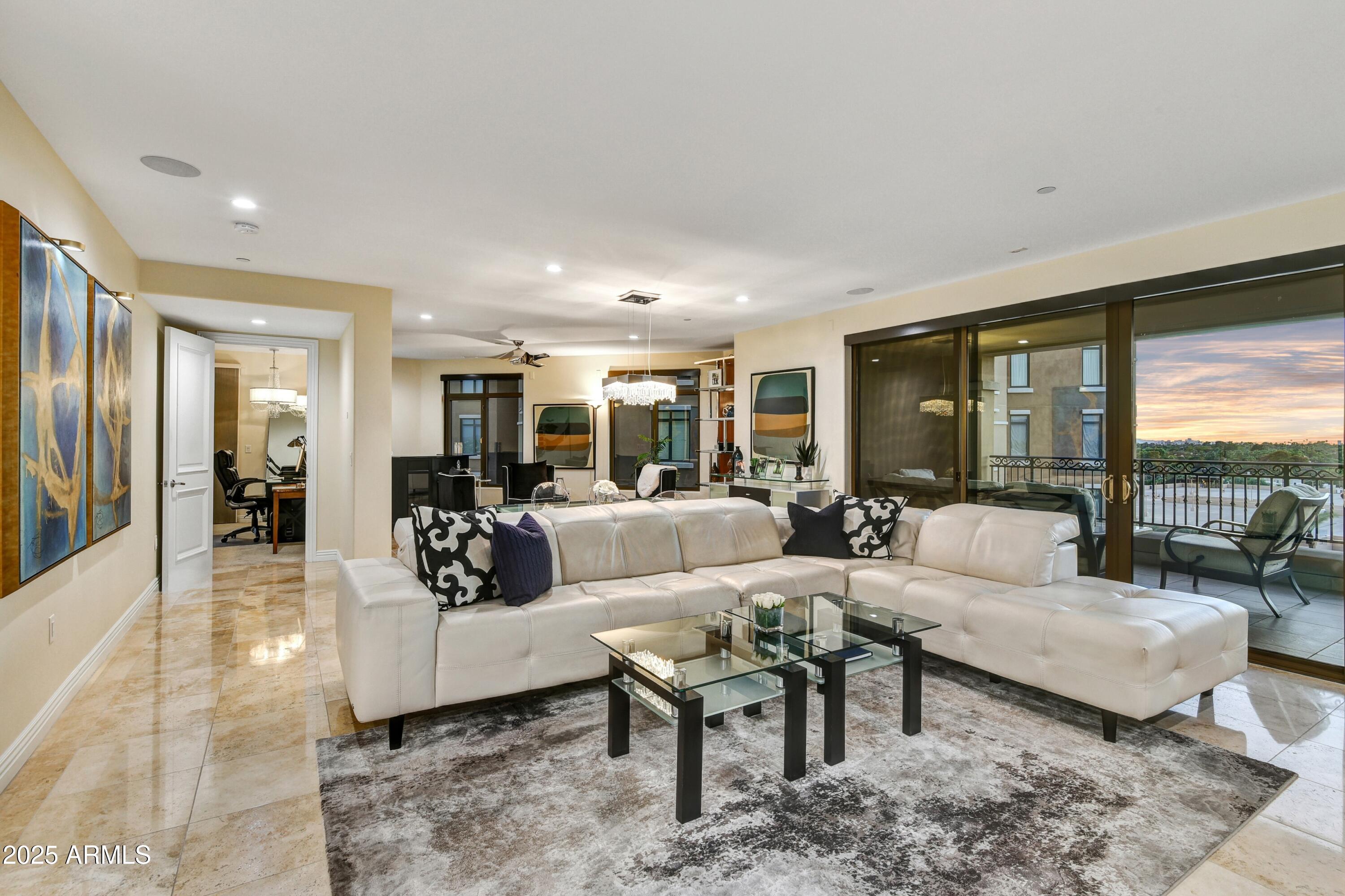 7181 E CAMELBACK Road, 907