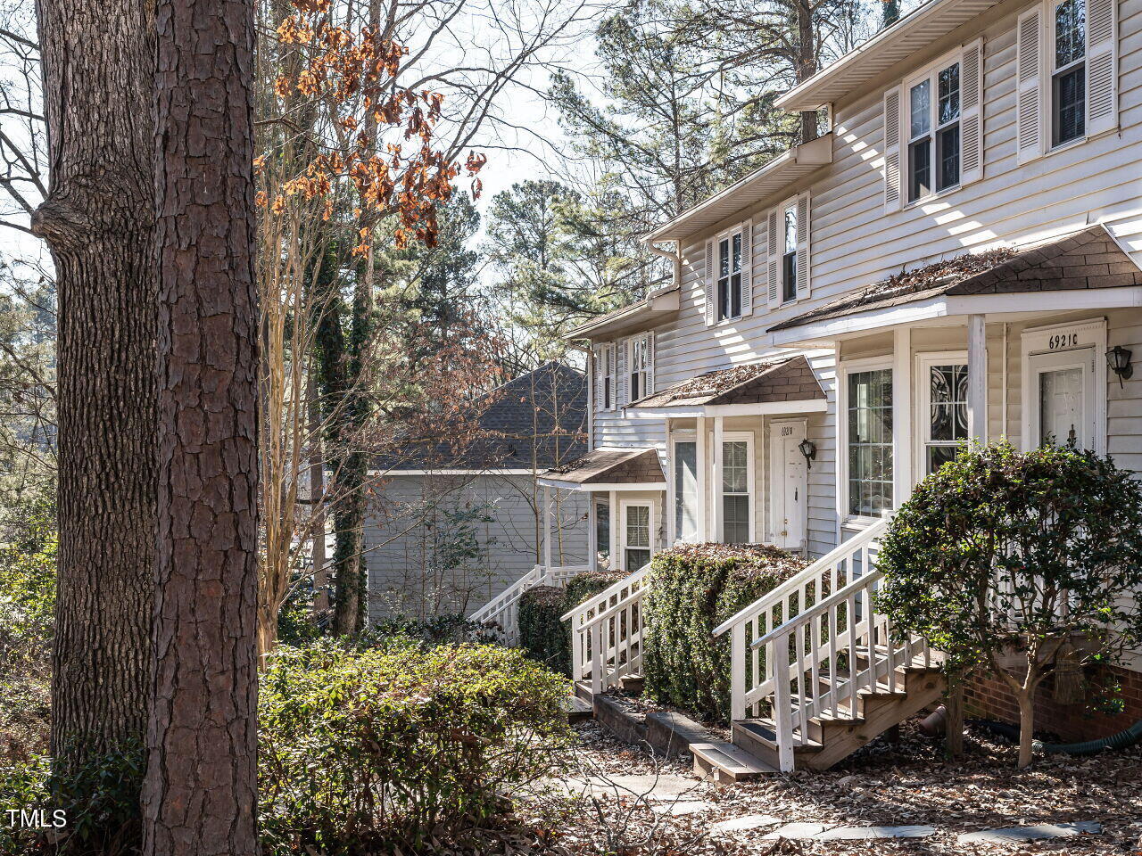 6921 Glendower Road