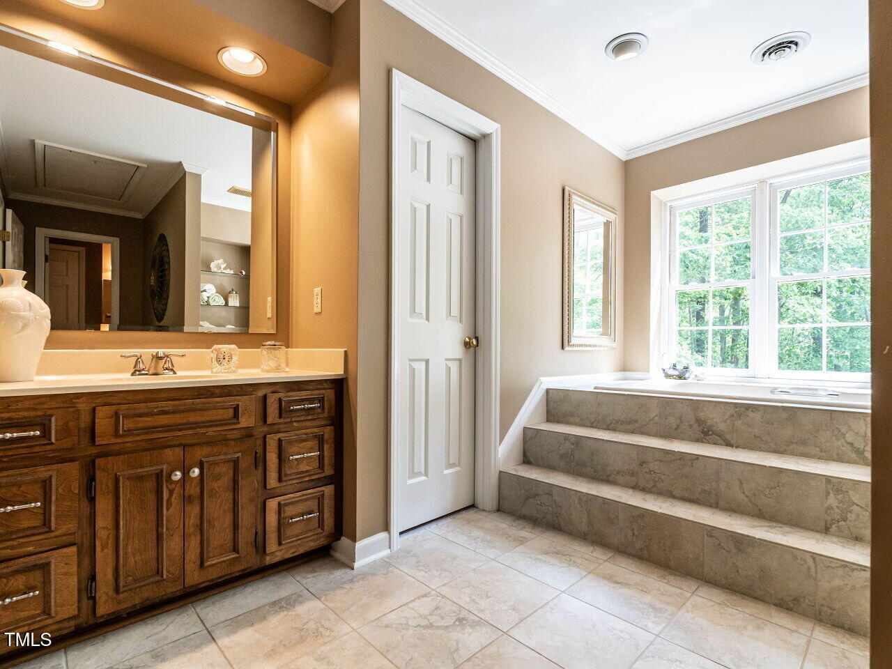 5317 Deep Valley