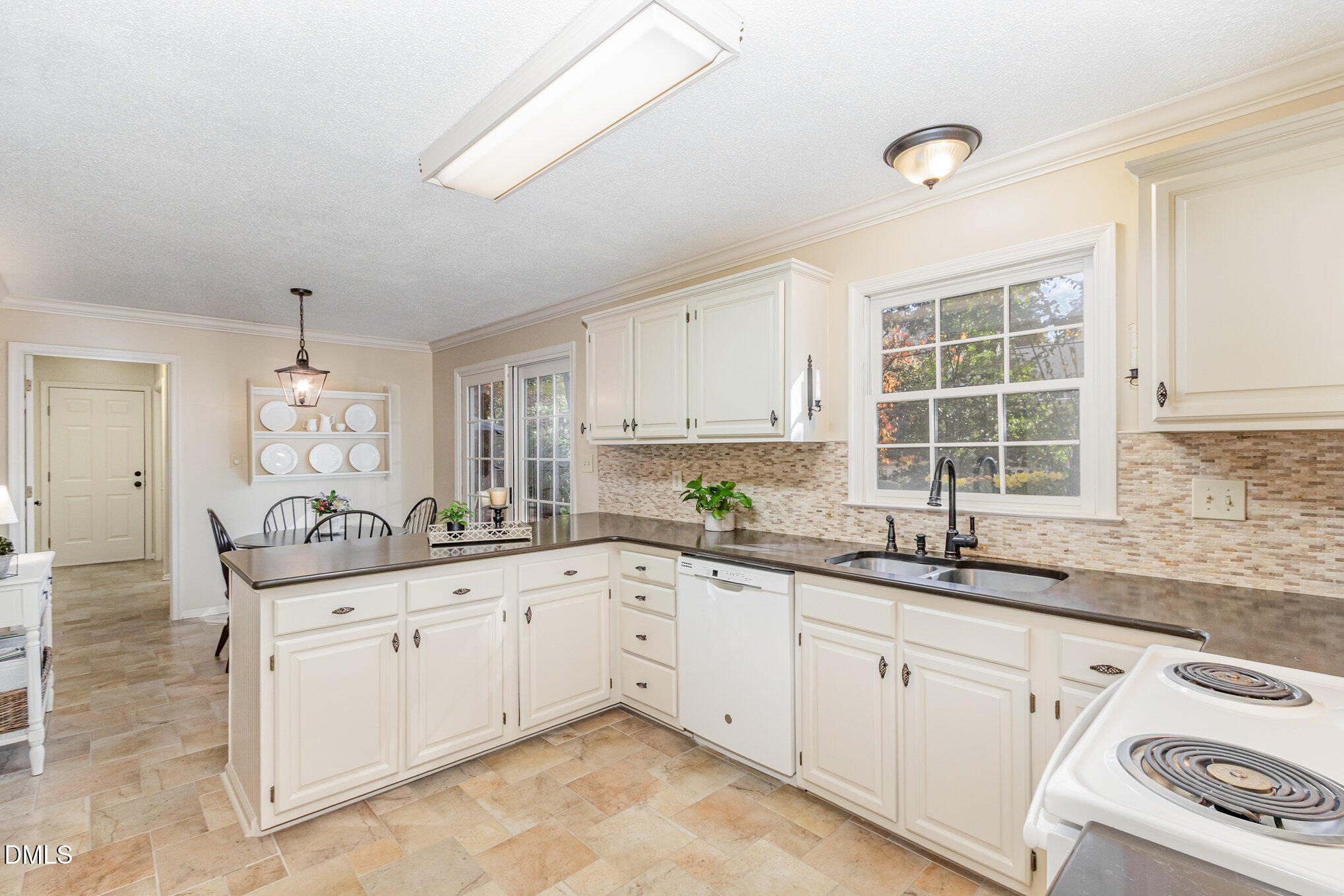 211 Leckford Way
