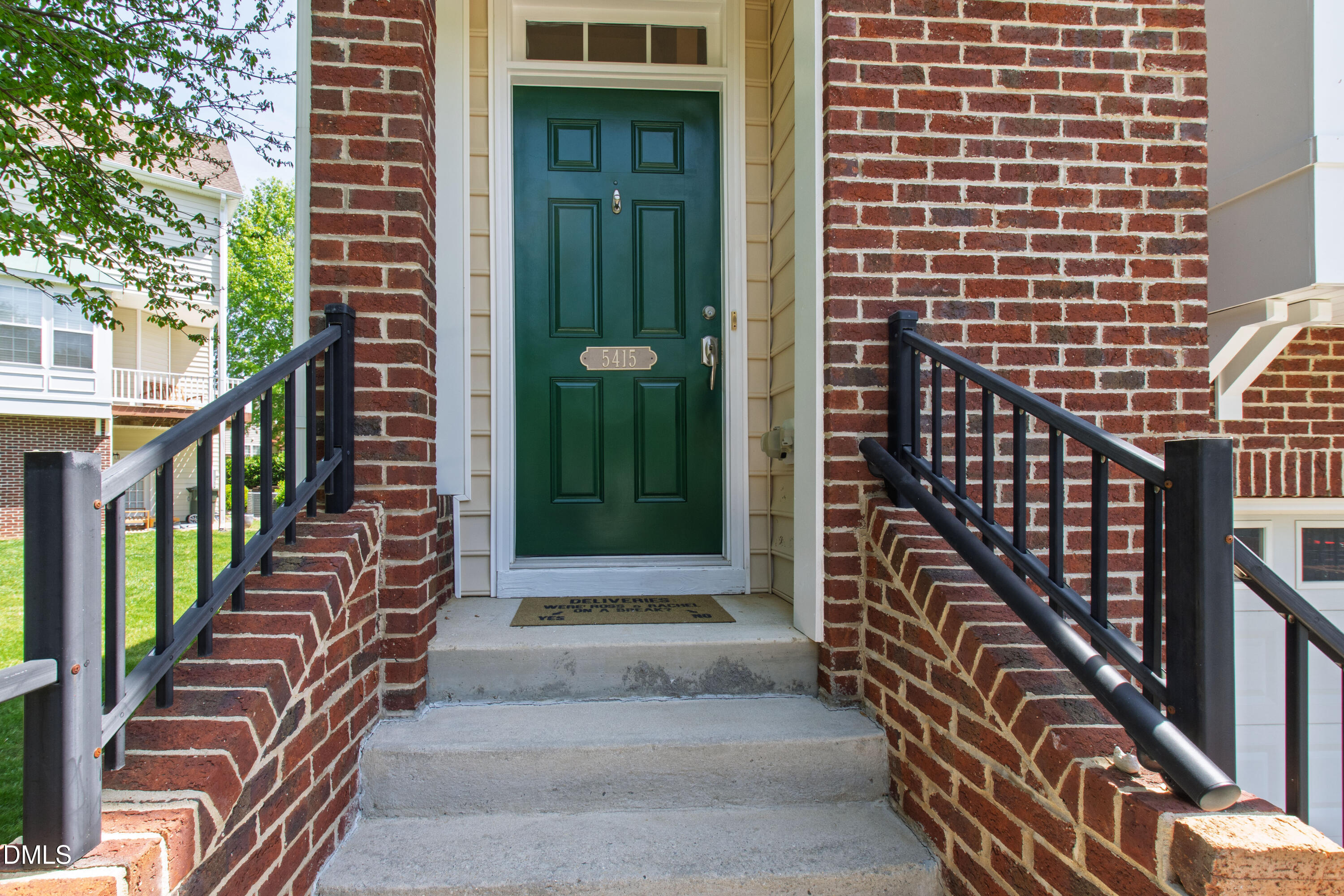 5415 Crescentview Parkway