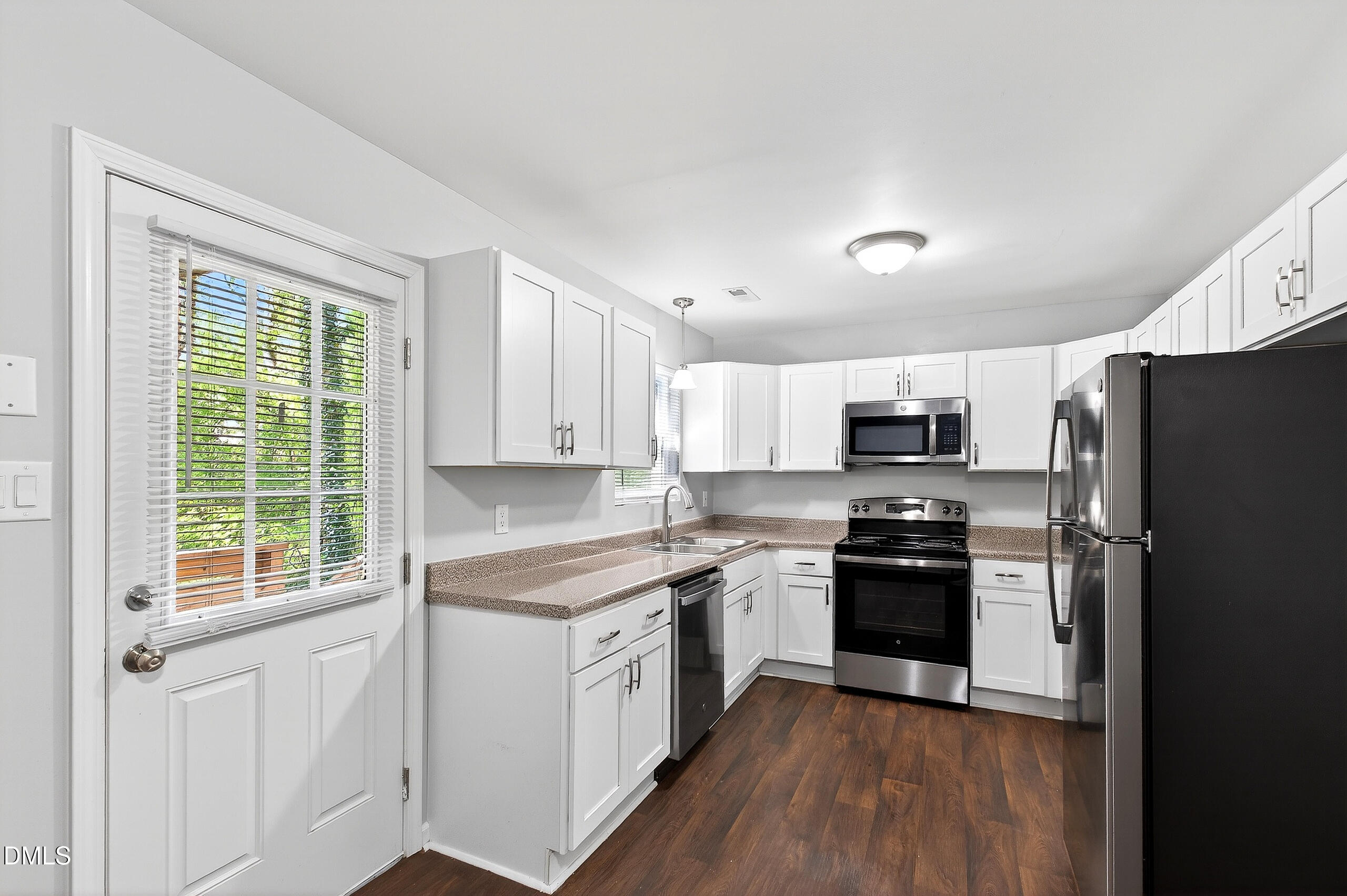 128 Rainbow Court