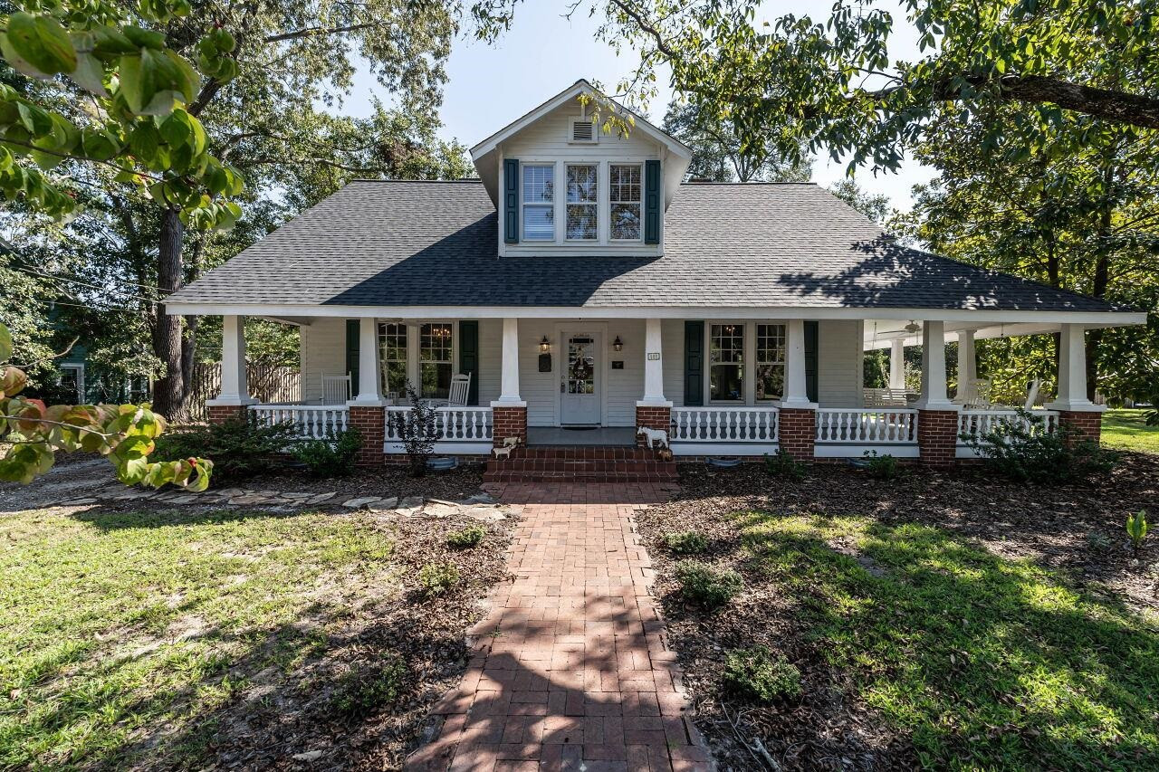 506 N Ennis Street