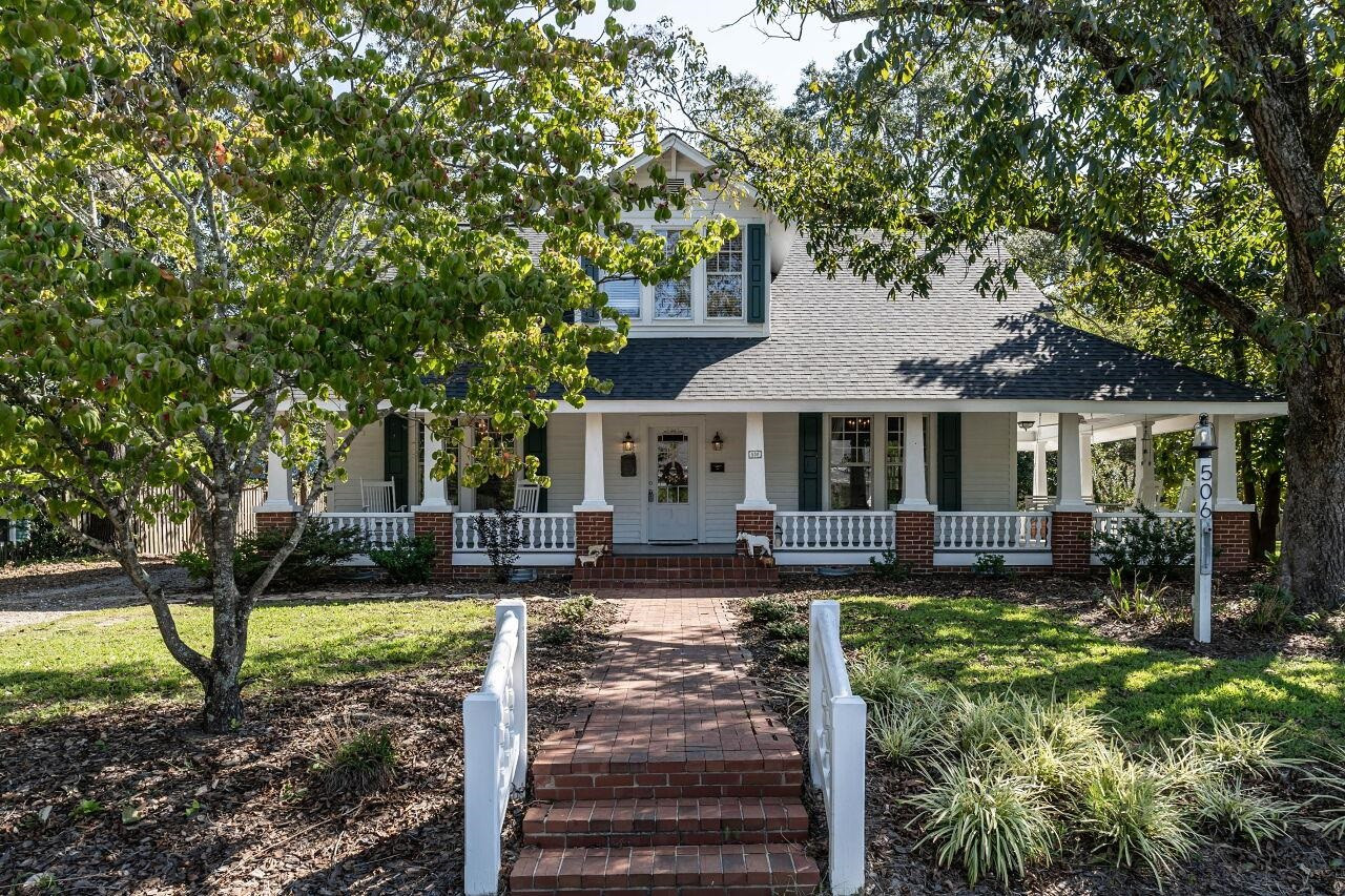 506 N Ennis Street