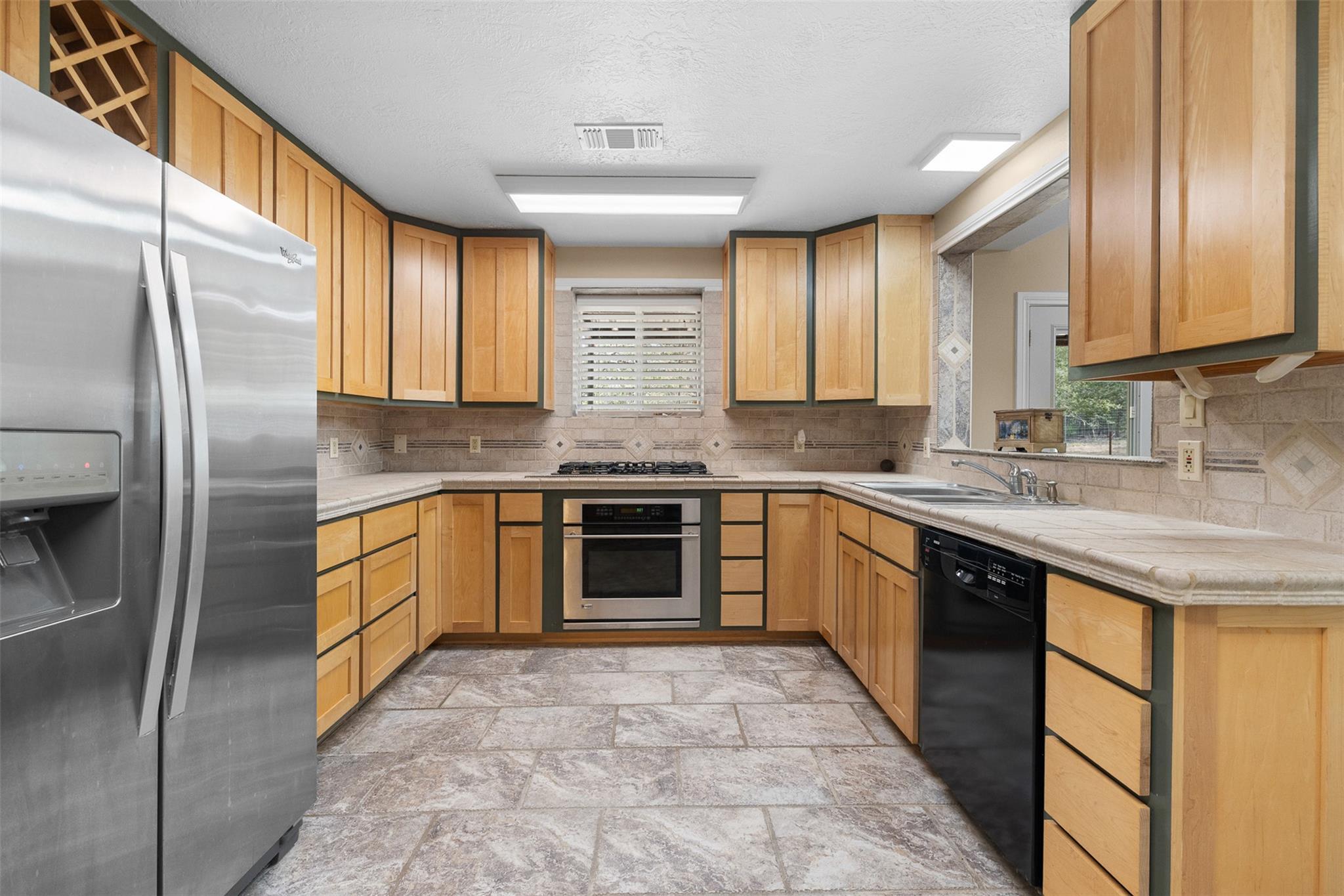 2313 E Us Highway 79