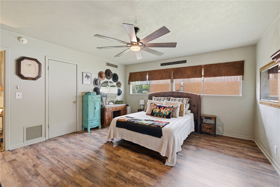 305 North Harvey Street