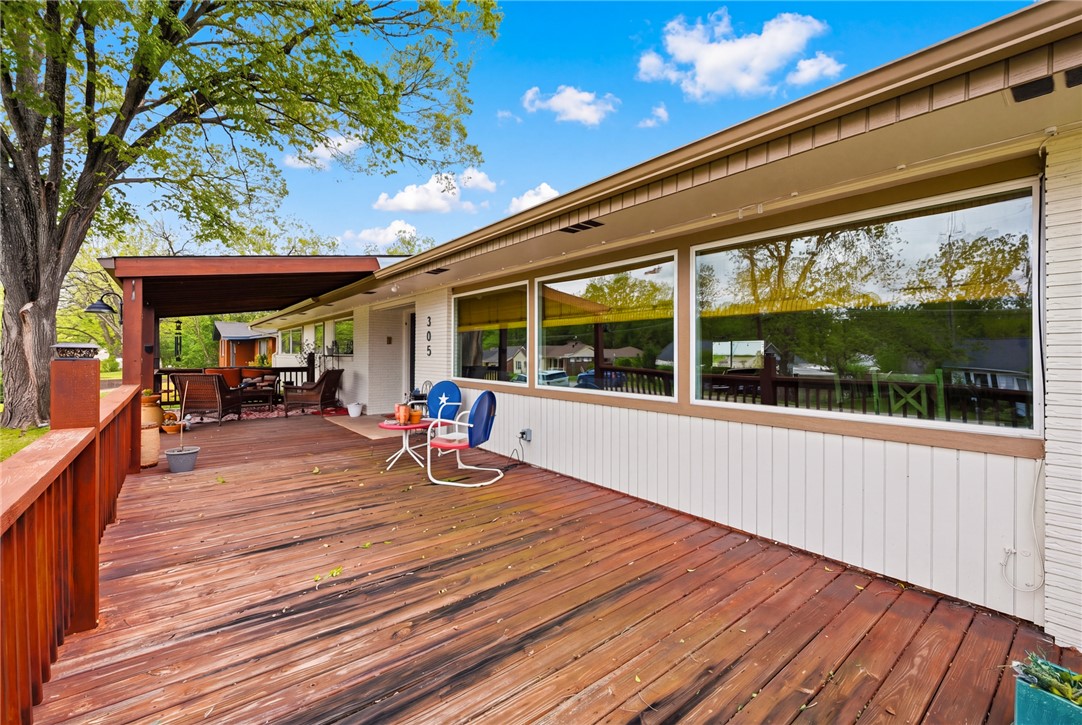 305 North Harvey Street