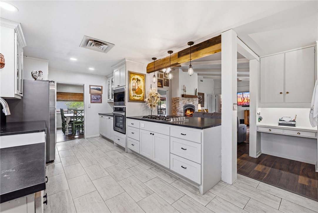 305 North Harvey Street