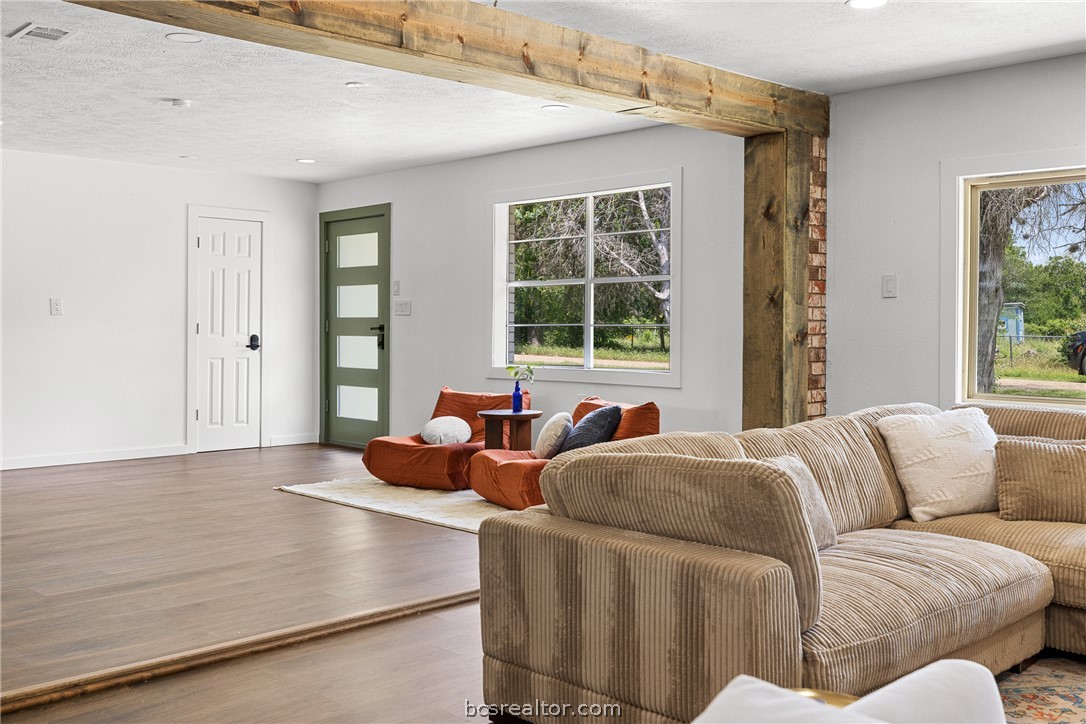 100 Shady Oaks Lane