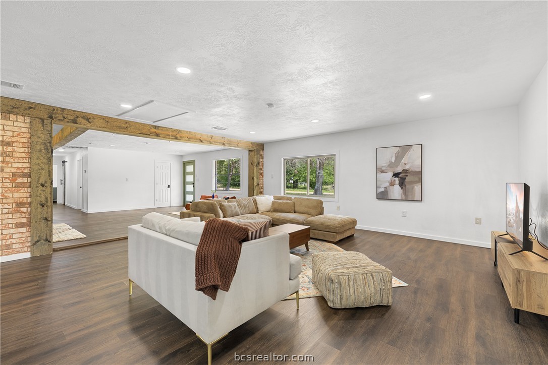 100 Shady Oaks Lane